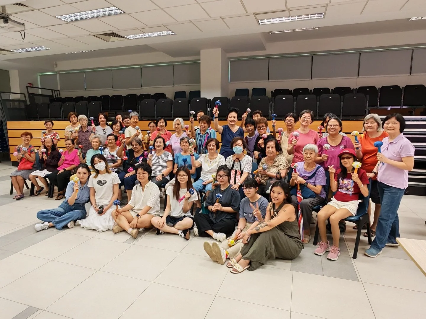 Throwback to the Wellness Hammer workshop &mdash; a beautiful afternoon conducted by the students from @lasallesingapore , together with our favourite senior community at Pek Kio.

It was heartwarming to see the laughter, creativity, and connection s