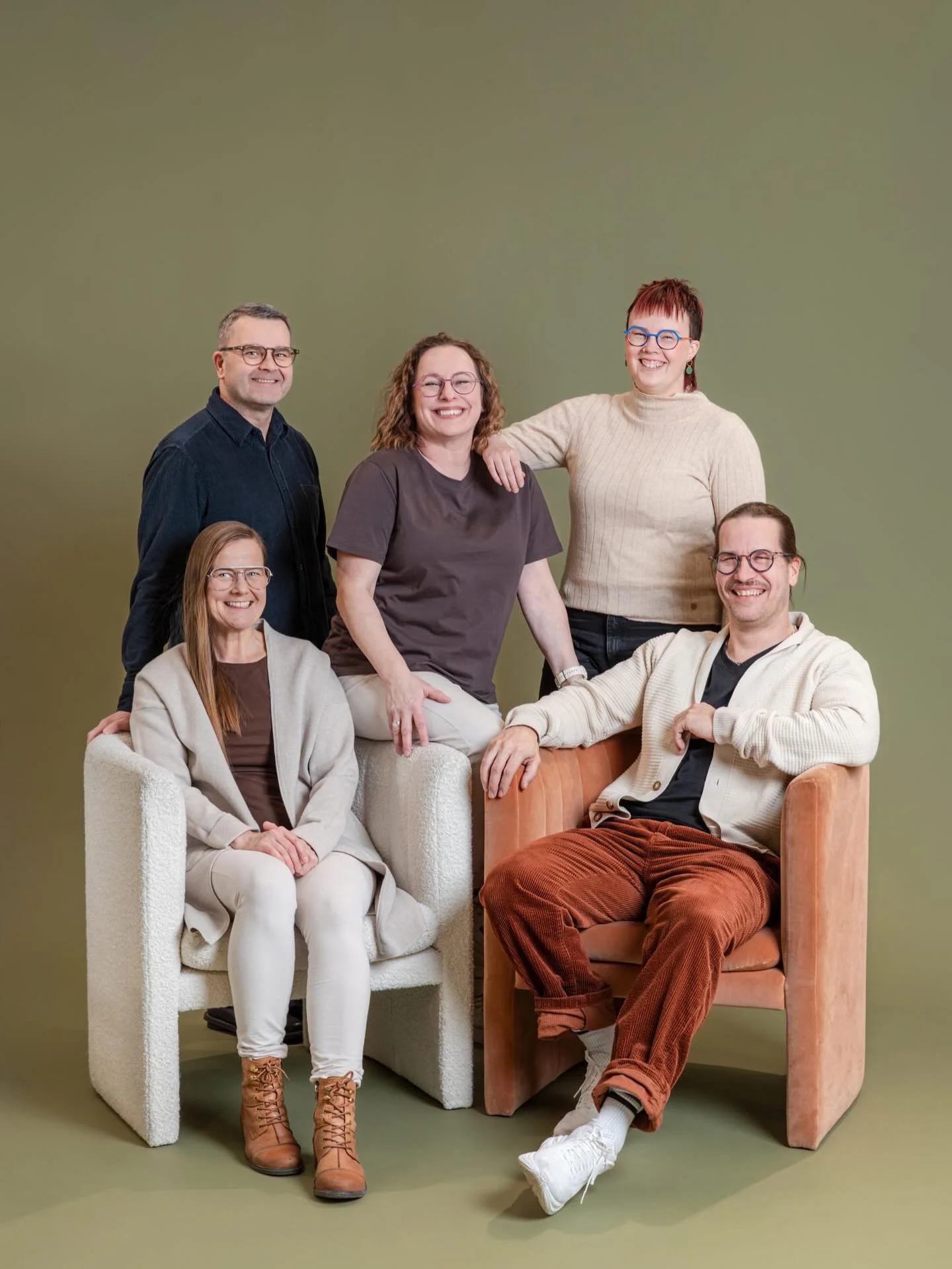 Saimme toteuttaa optikkoliike N&auml;k&ouml;keskukselle br&auml;ndi- ja mainosvalokuvat🔥
Toteutuksessa haettiin erottuvuutta melko kilpaillulla kent&auml;ll&auml; ja v&auml;rien valinta oli keskeisess&auml; roolissa, jotta kuvat eiv&auml;t sekoittui