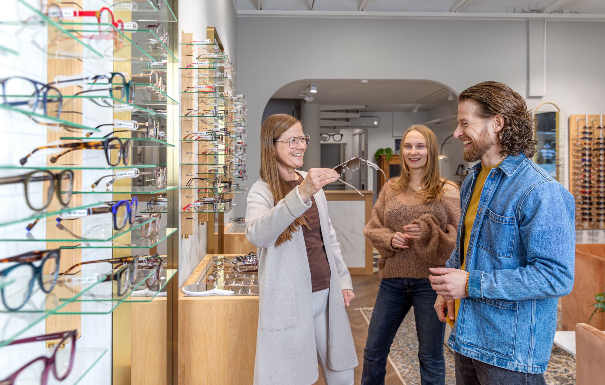 Nakokeskus-Kokkola-Asiakaspalvelu-StudioEmmiHyyppa-LuovaTilaCompany-23.jpg