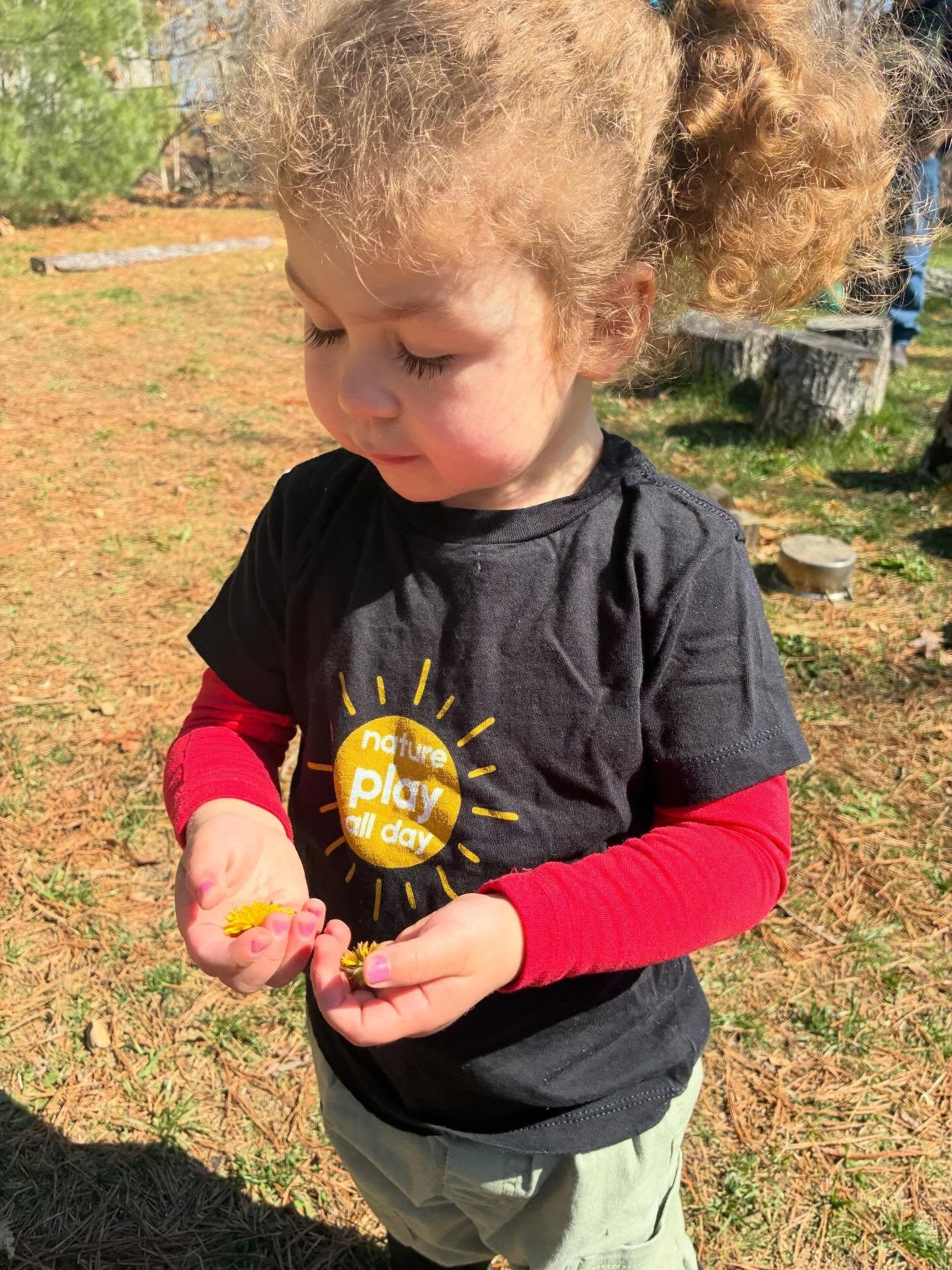 ☀️✌🏽💆🏼&zwj;♀️🌼#natureplayallday #dandelionwishes