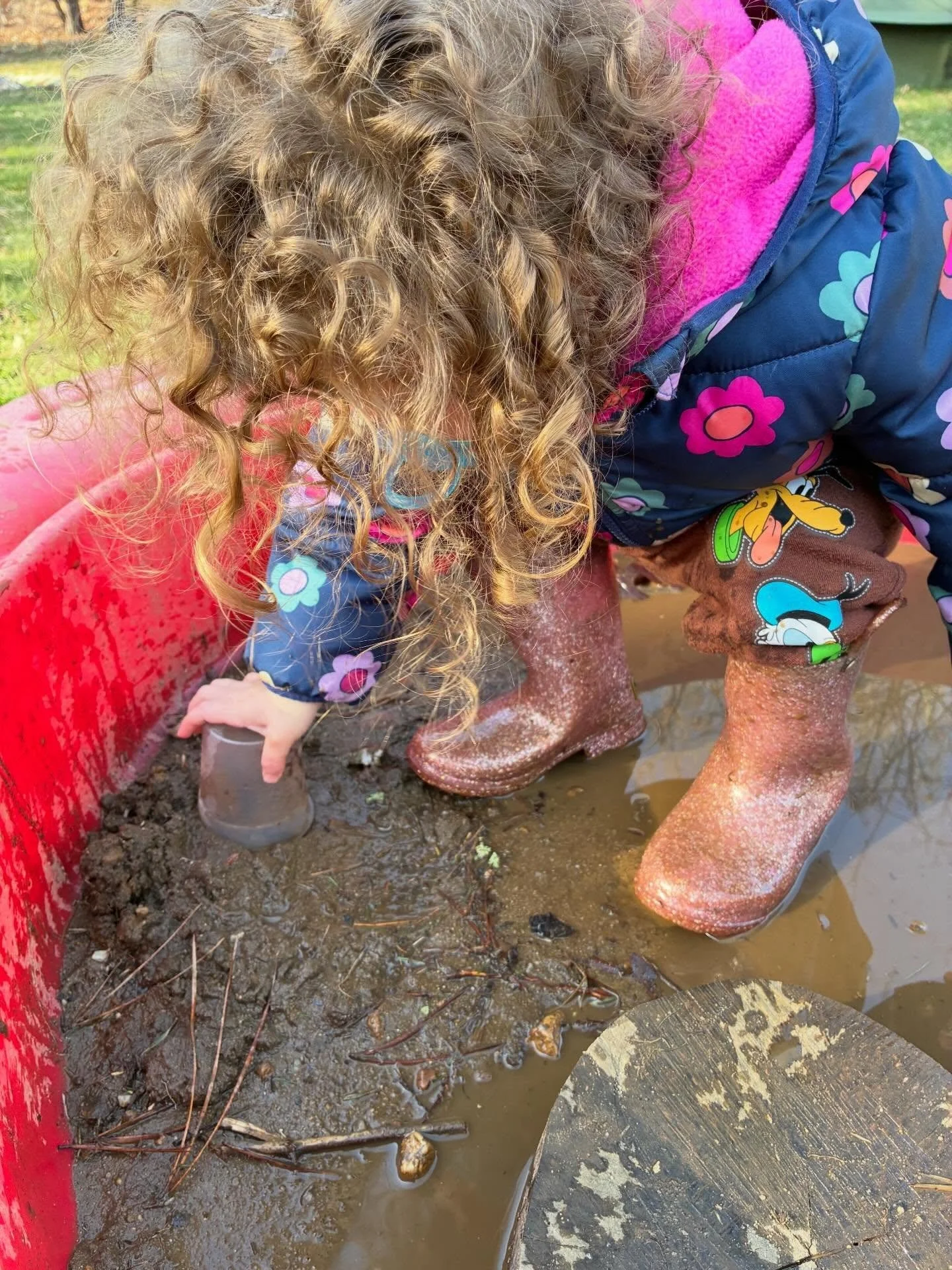 Ain&rsquo;t got a pond, we make a pond #urbanforestschool #masborrosa #obligateexplorer 🤩💦🥾