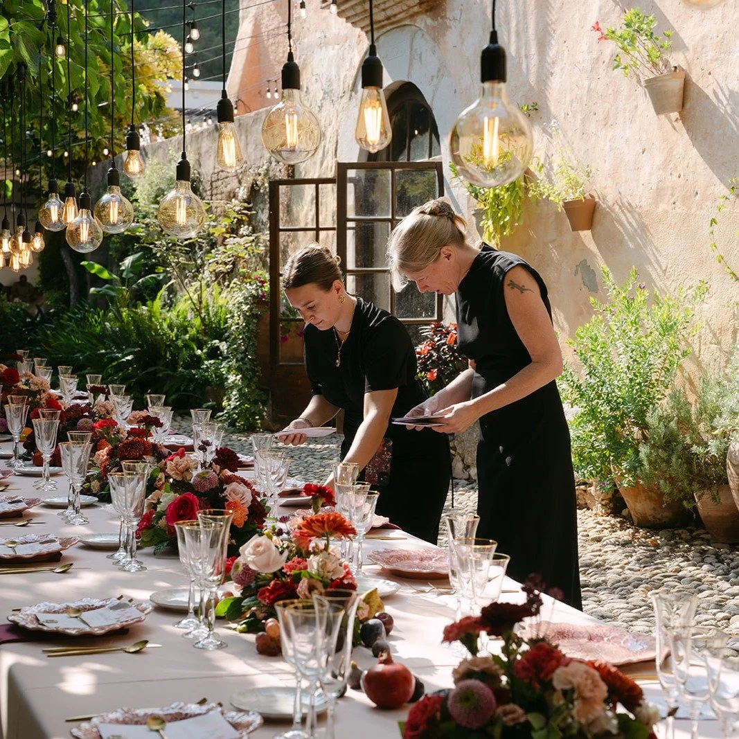 Still can&rsquo;t get over this beautiful table set-up ✨

The final touches before guests arrived and the celebration began.

Beautifully captured by @jakeandgenessa 

Venue: @villaalmanita 
Catering: @cloud9barcelonacatering 
Material: @abanik_rent_