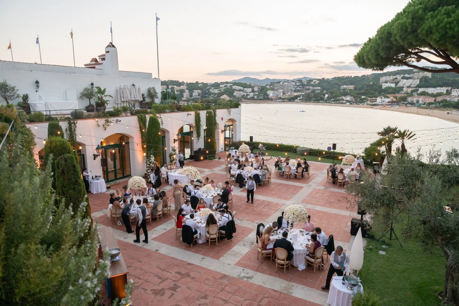 Outdoors wedding banquet with view of S'Agaró