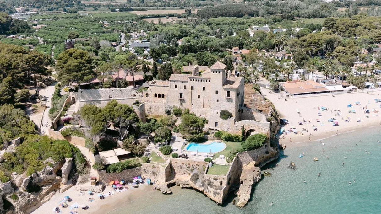 Aerial view of Castell de Tamarit, a coastal wedding venue overlooking the sea in Tarragona.