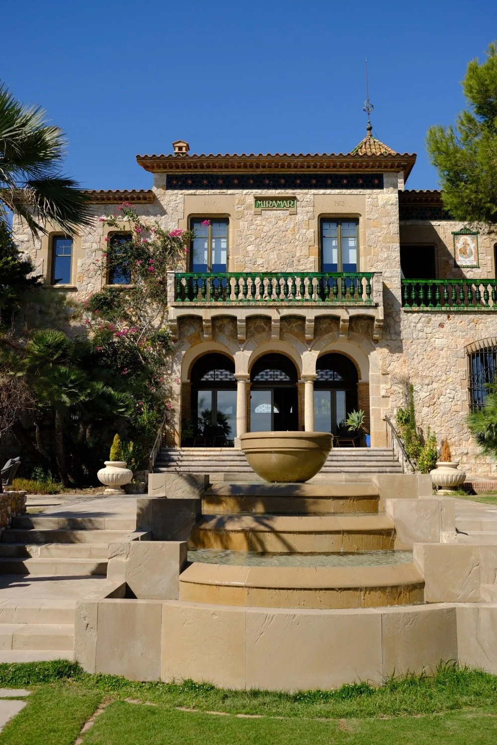 Xalet del Nin, a coastal wedding venue overlooking the Mediterranean in Catalonia.