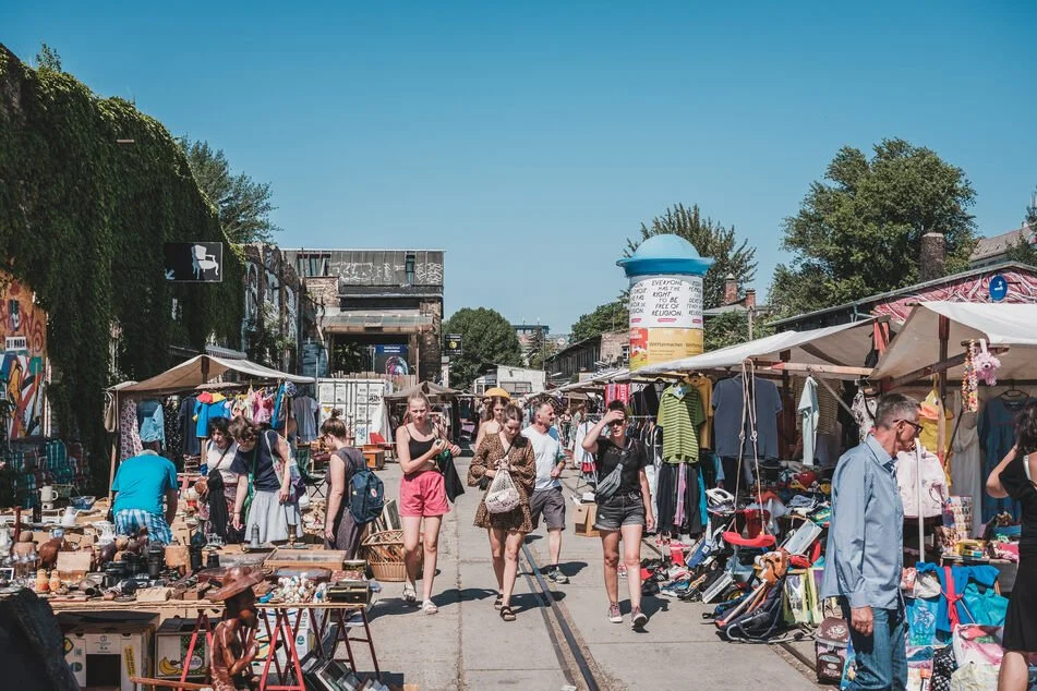 RAW SONTAG FLOHMARKT