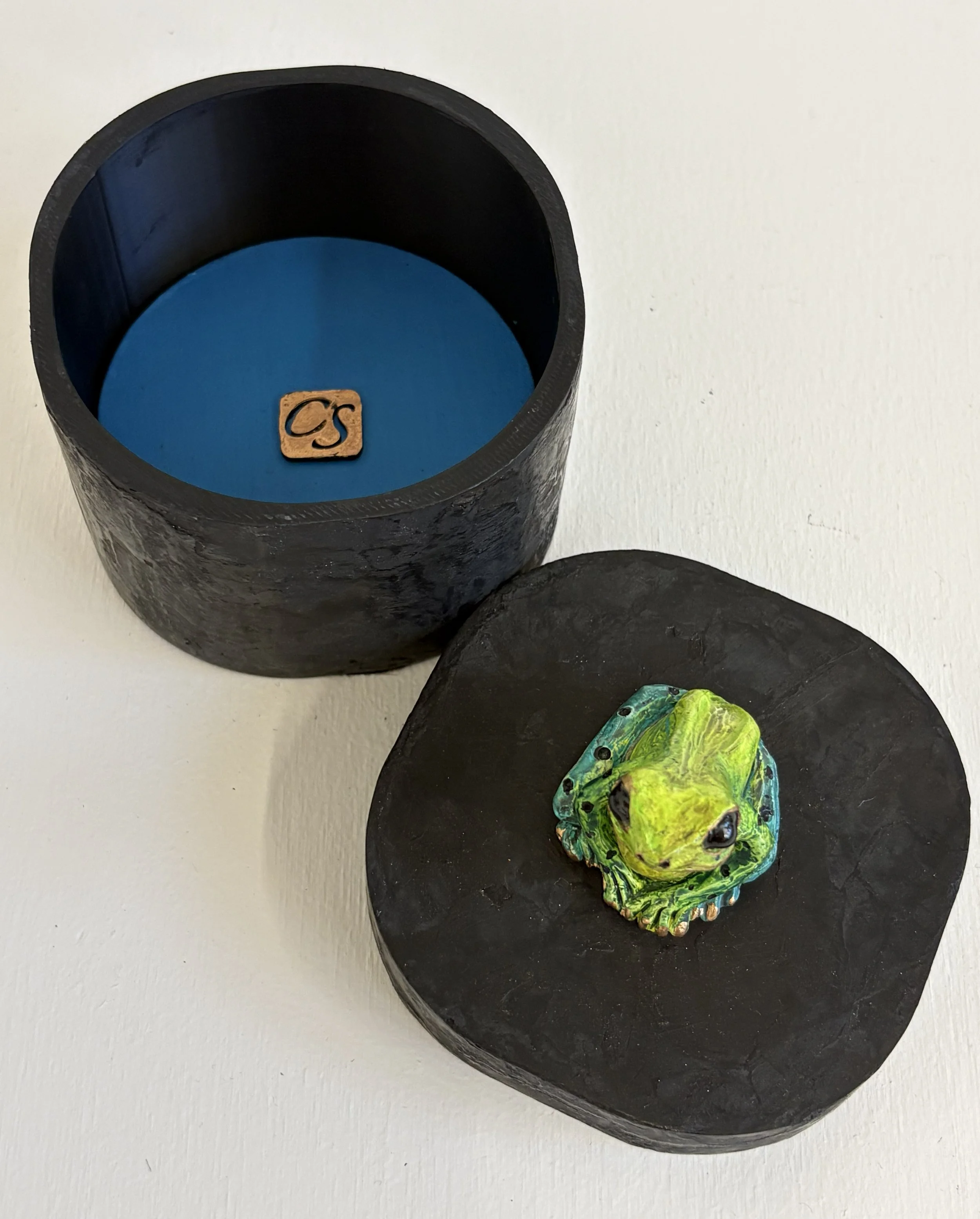 Green.Teal Round Frog Box Open View.jpg
