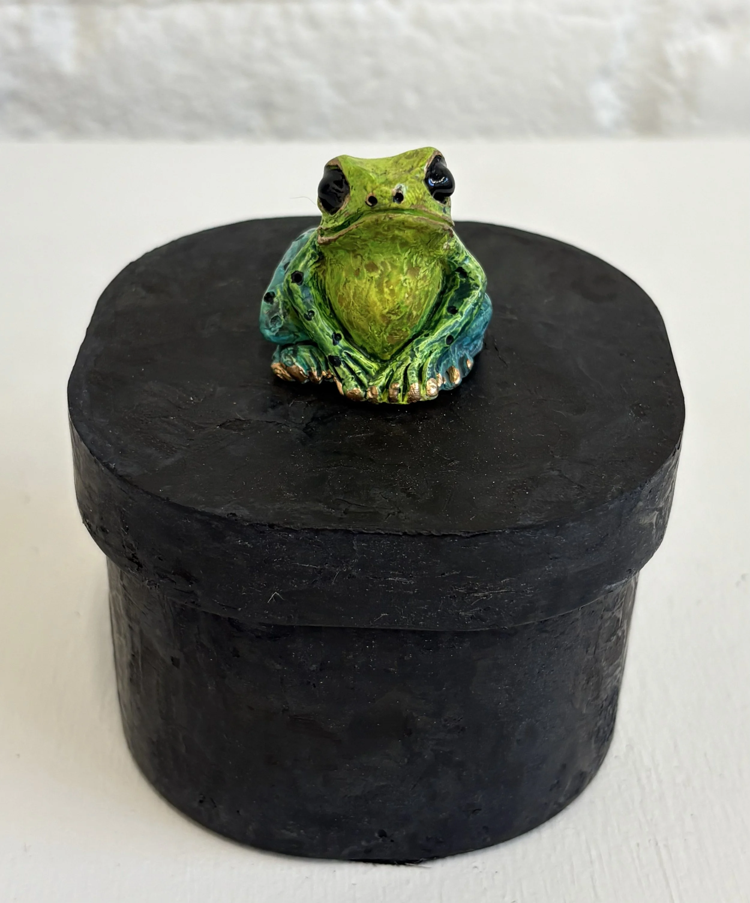 Green.Teal Round Frog Box Front View.jpg