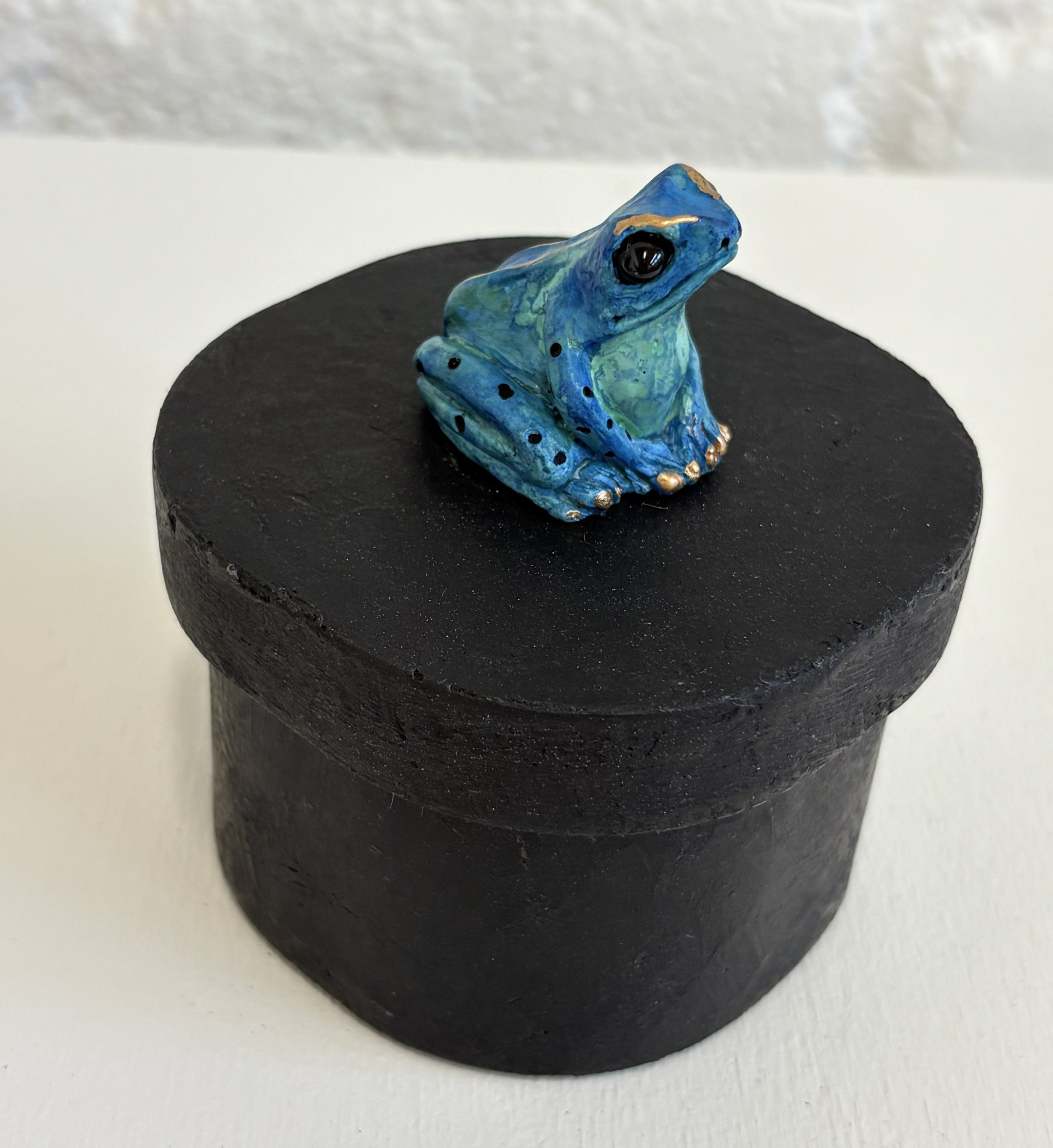 Blue on Blue Round Frog Box Side View.jpg
