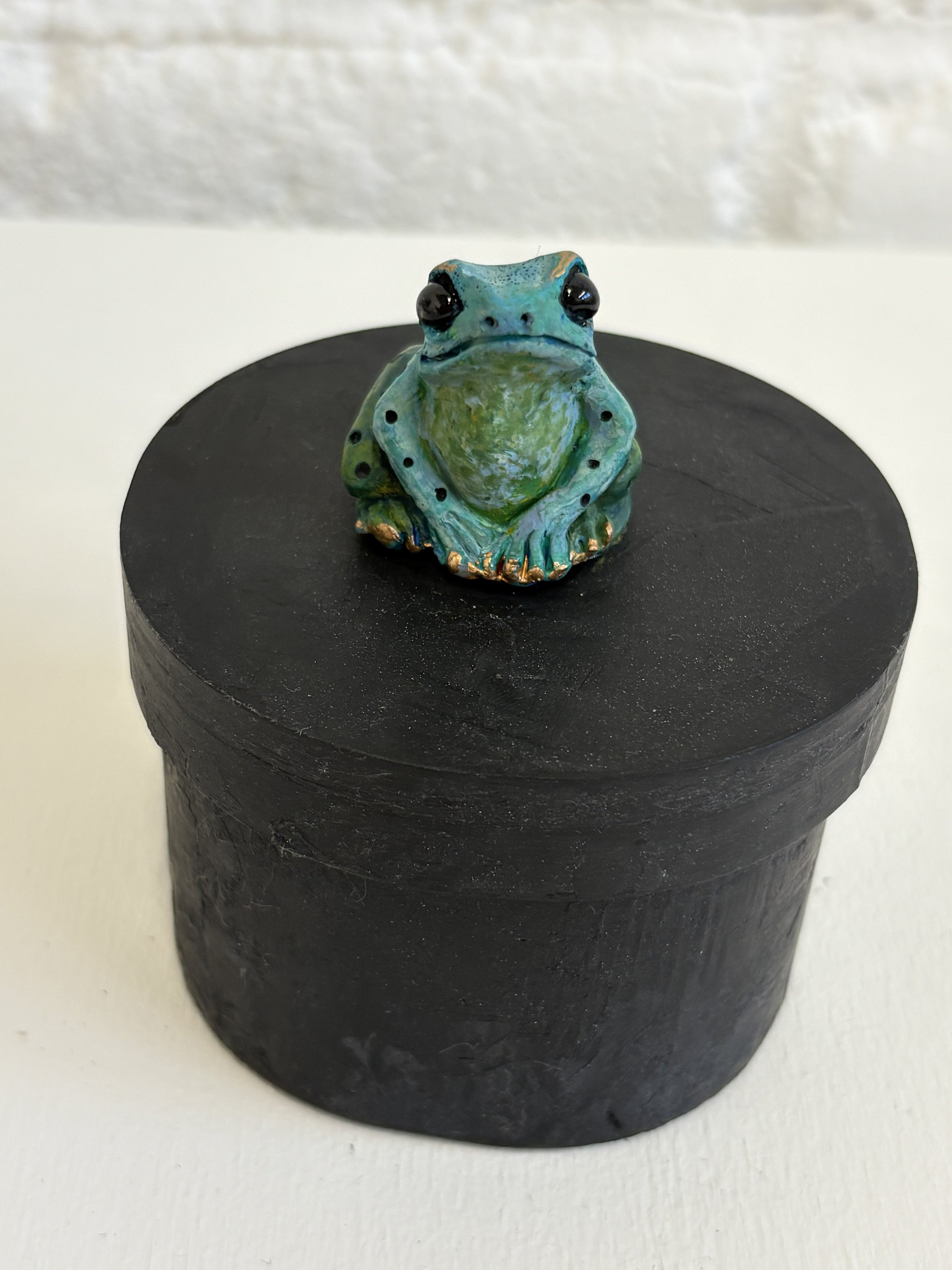 Teal and Green Round Frog Box Front View.jpg