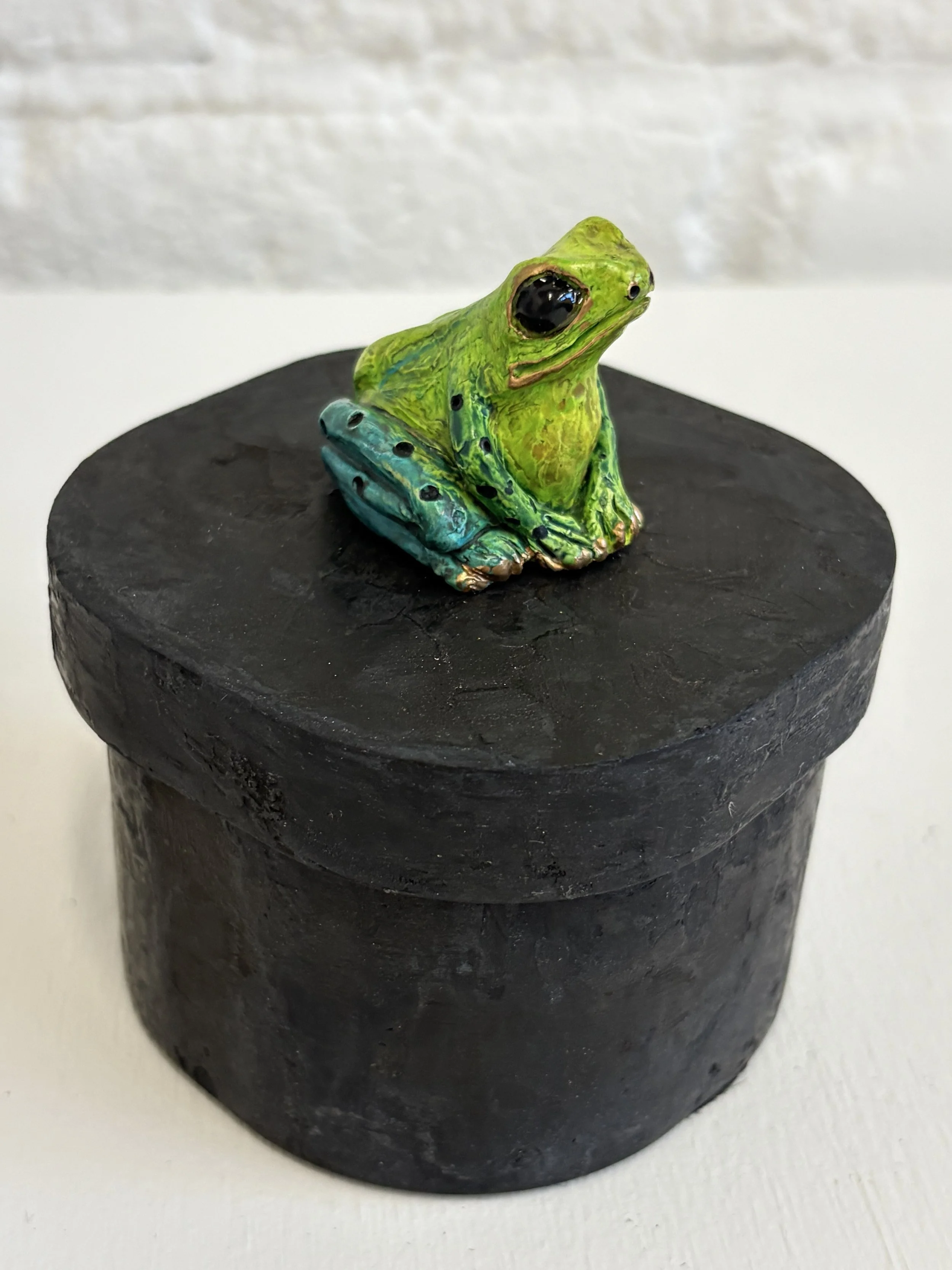 Green.Teal Round Frog Box Side View.jpg