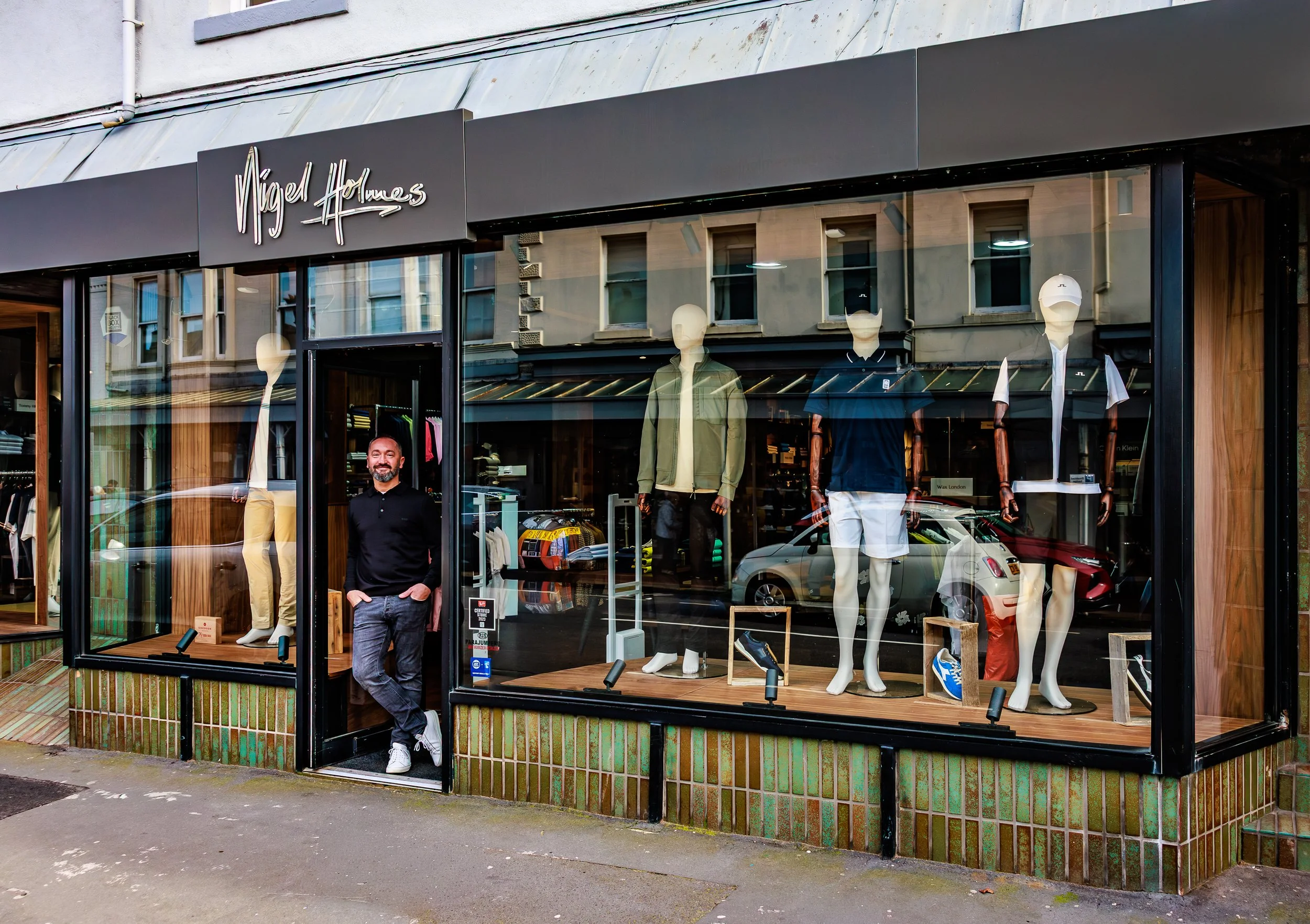 Nigel Holmes Menswear halo sign design