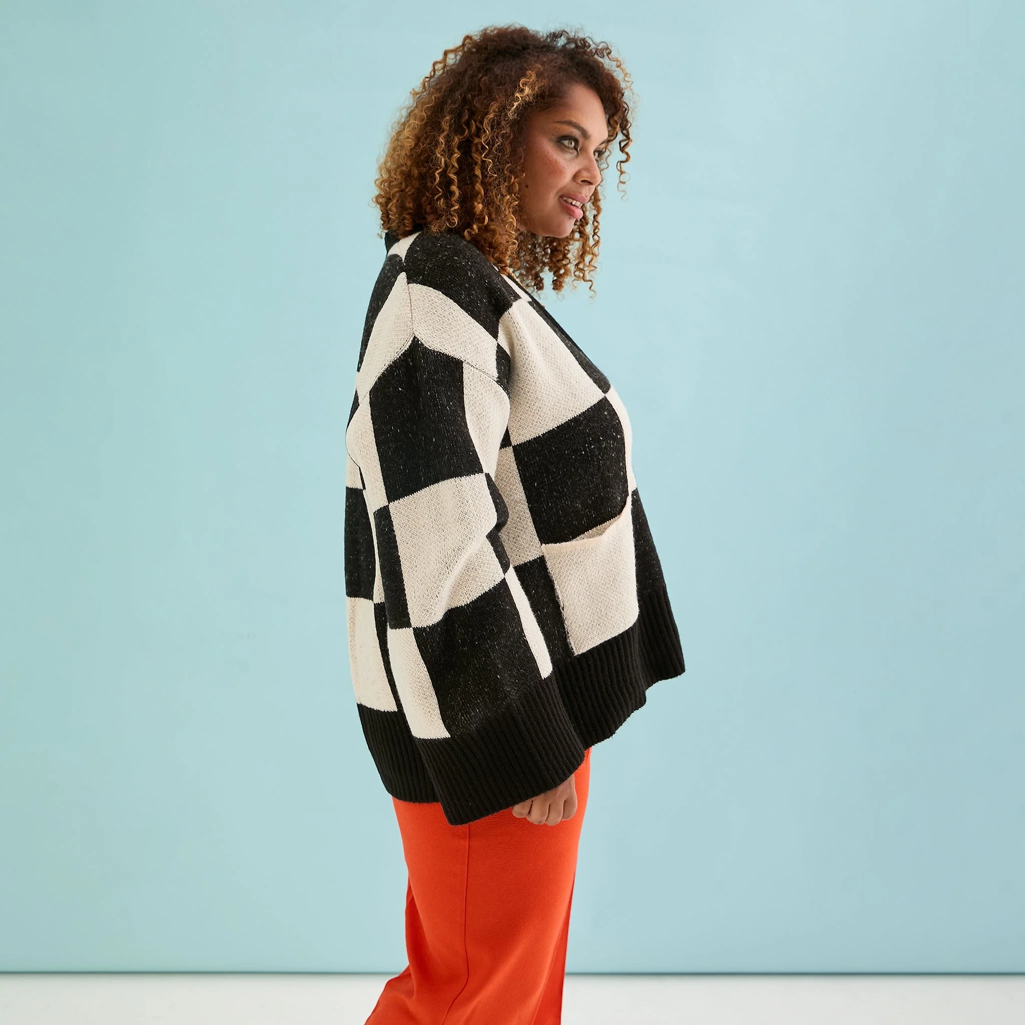 candice-checked-oversized-chunky-cardigan-black-whitecara-the-sky-1224542.jpeg