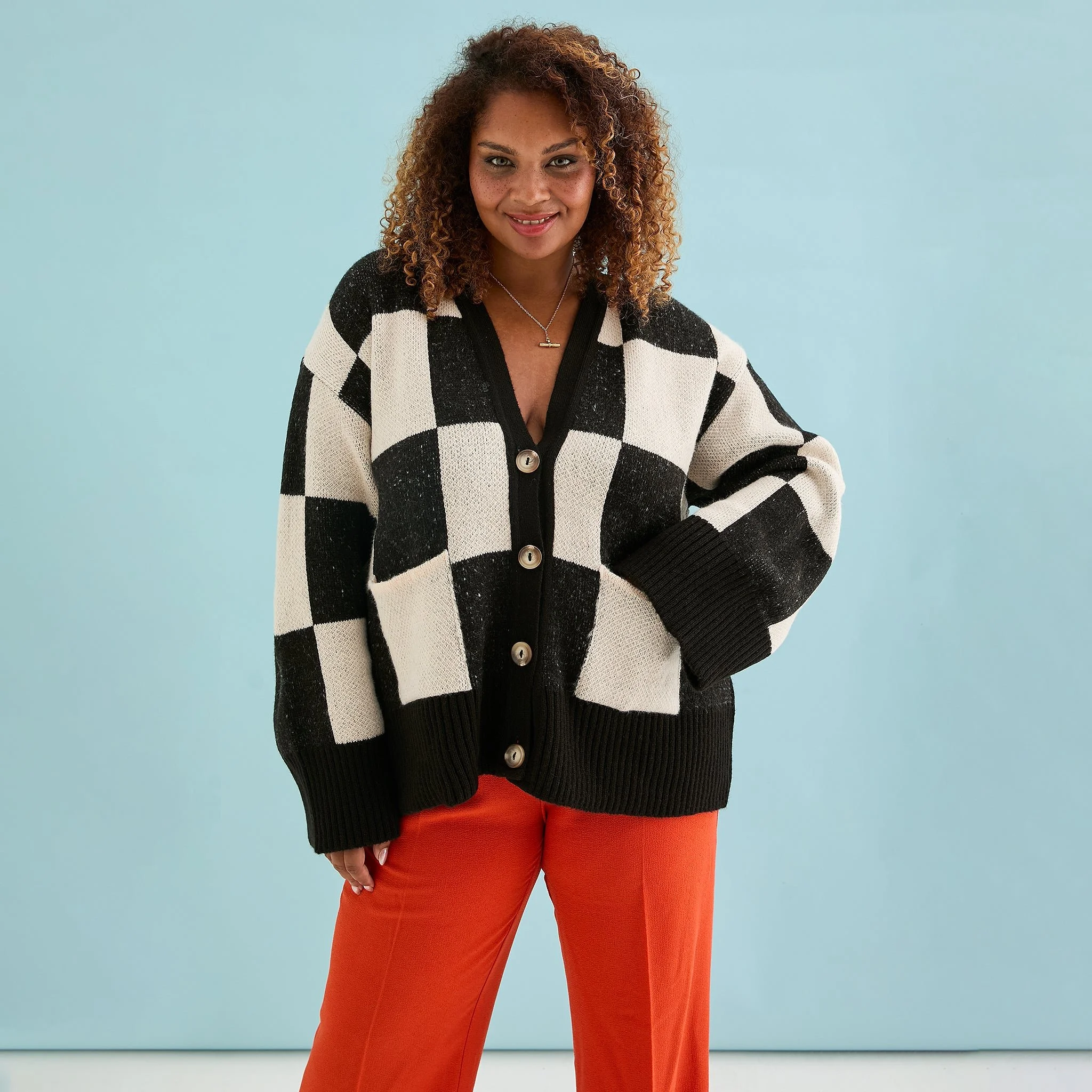 candice-checked-oversized-chunky-cardigan-black-whitecara-the-sky-9165450.jpeg