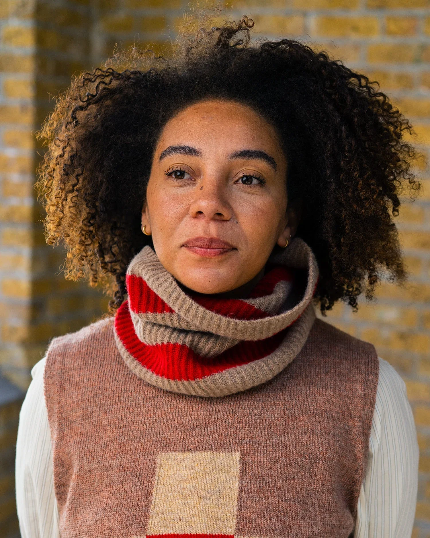 Gweni-Gwyllt-Snood-Red.webp