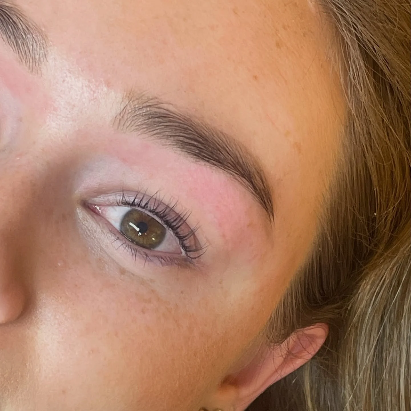 Lift &amp; Tint with brow wax &amp; tint is the perfect combo 🌸🌷

💷 &pound;45
⏰ 1hr to 1hr 15
🗓️ lasting 6-8 weeks