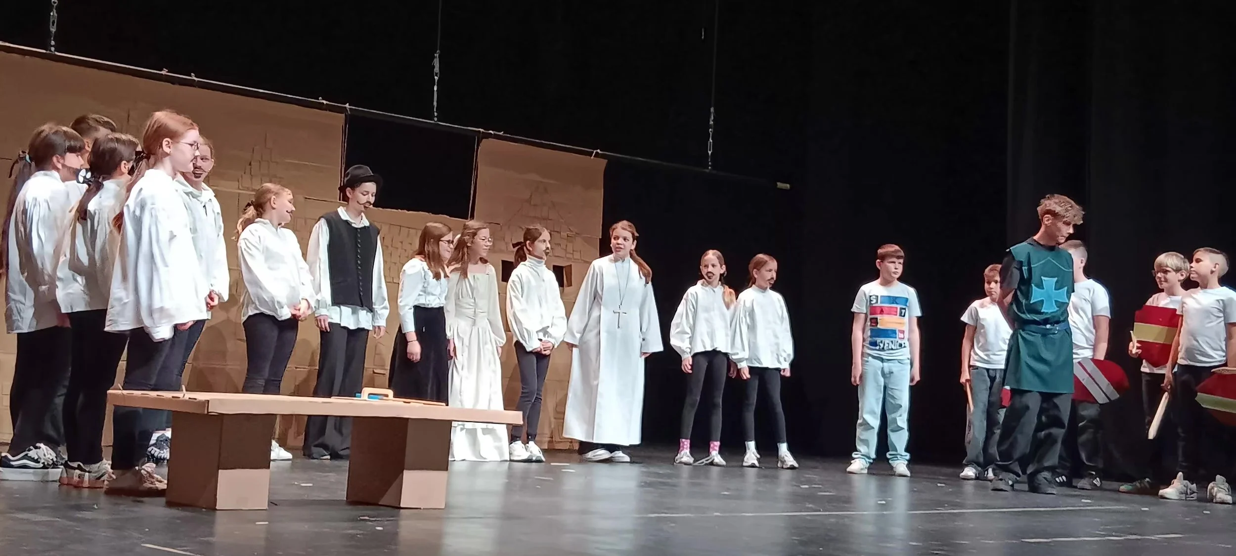 Mladi oder popestril dogajanje