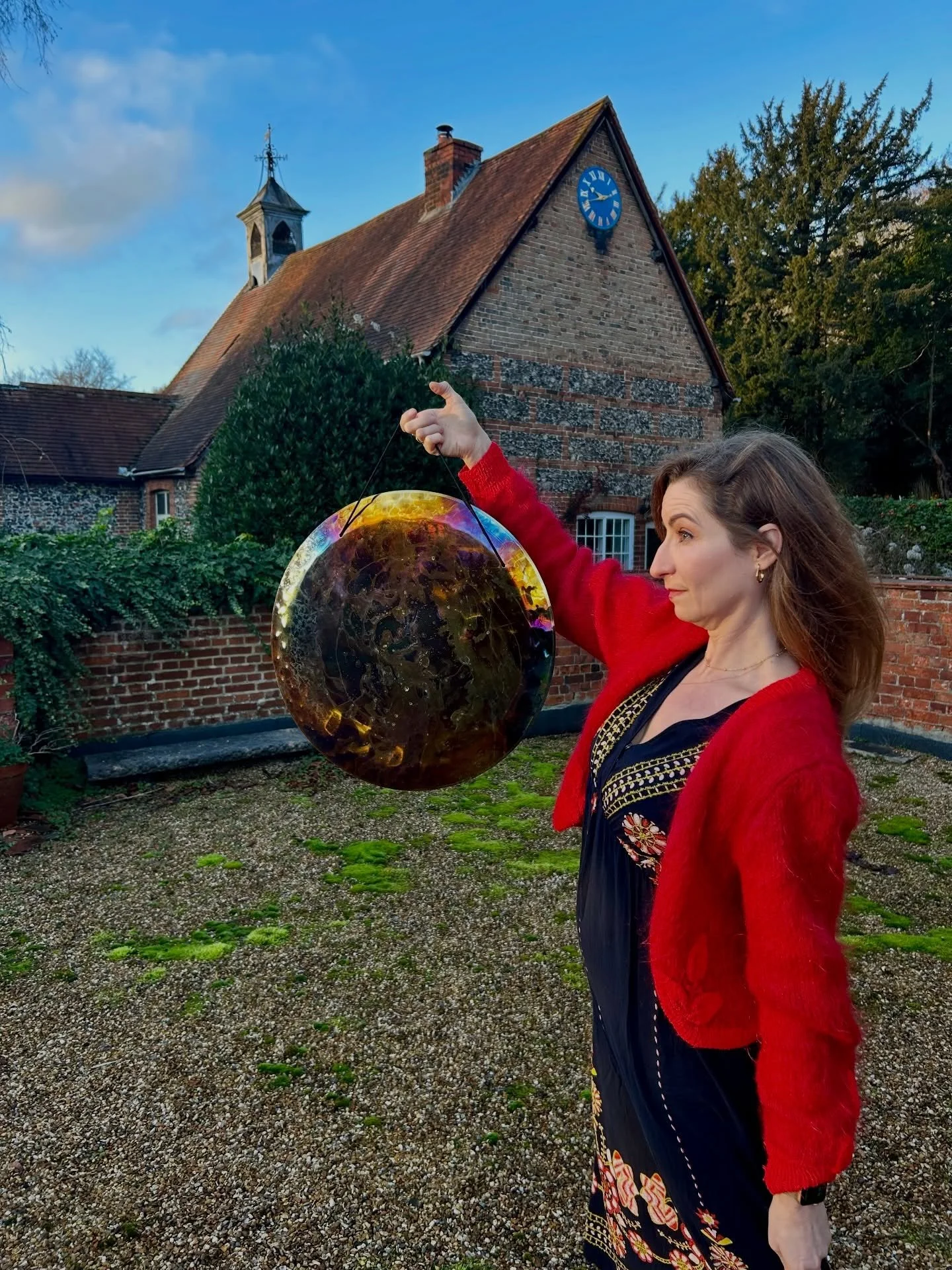 Welcoming the longest night and the return of the light ❄️✨❄️

With my lovely @grottasonora gongs, filling my heart with peace.

#wintersolstice #soundmeditation