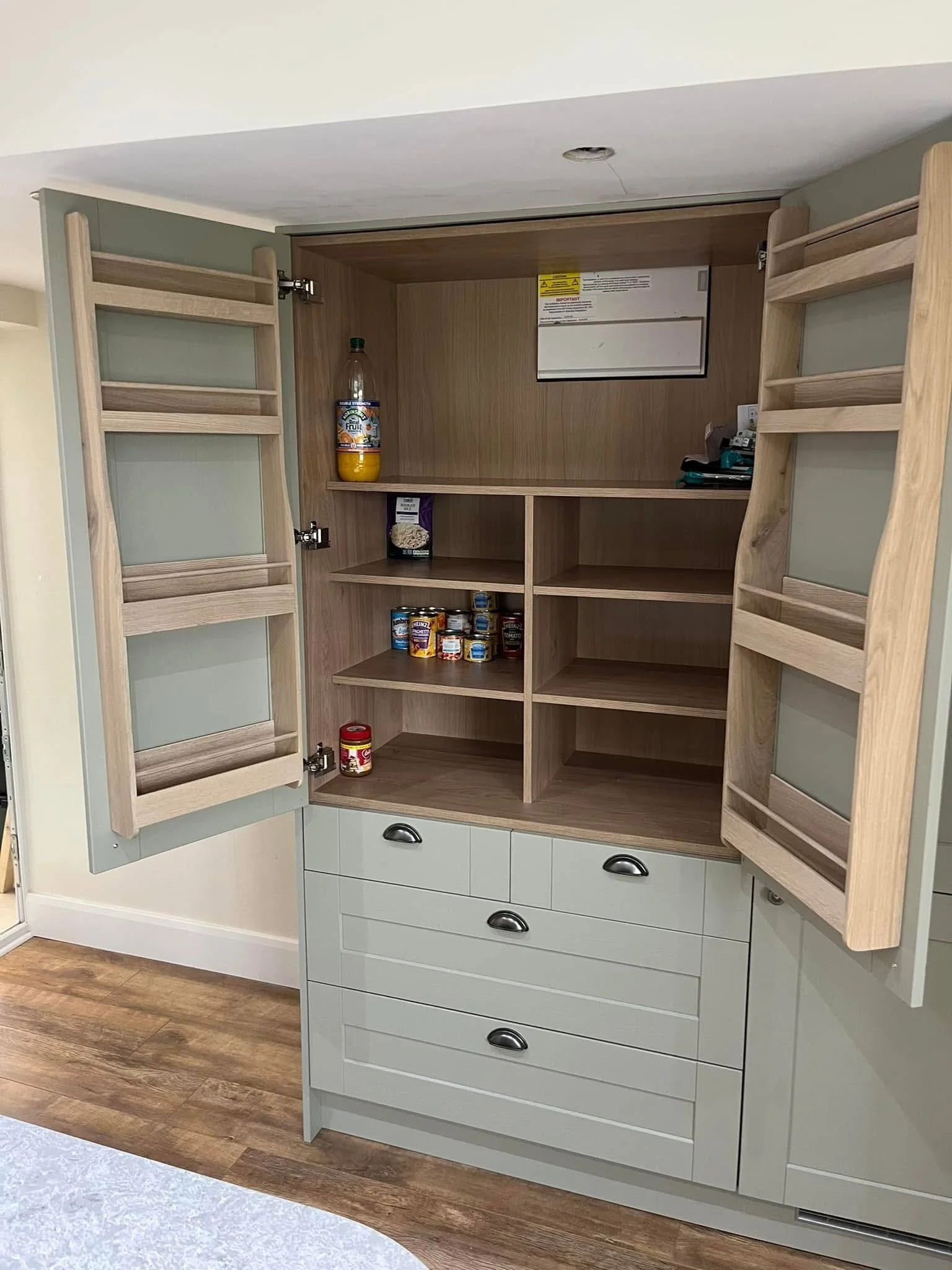kitchen 2 pantry.JPG