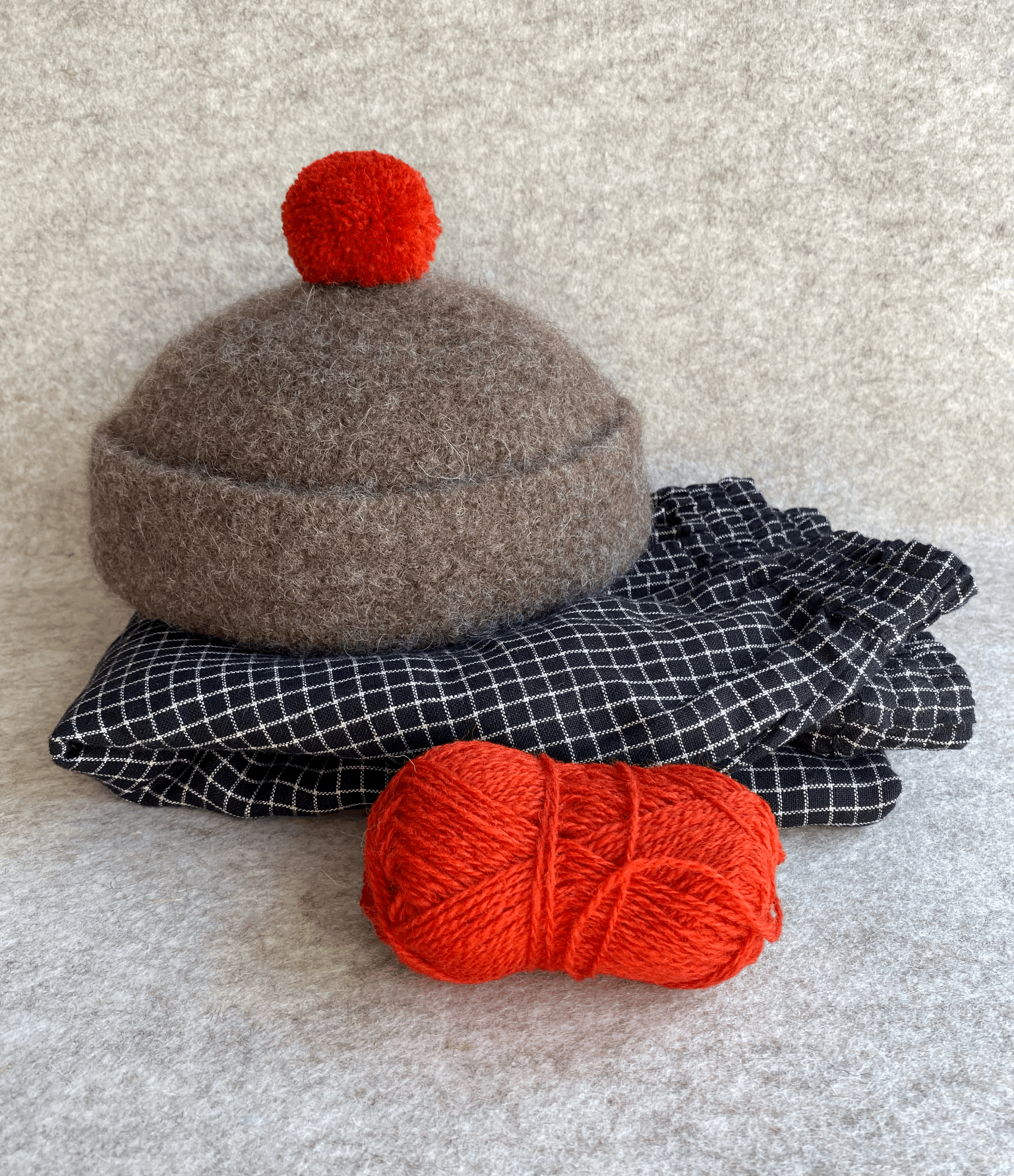 BRITISH WOOL: Bluefaced Leicester with Shetland pom pom