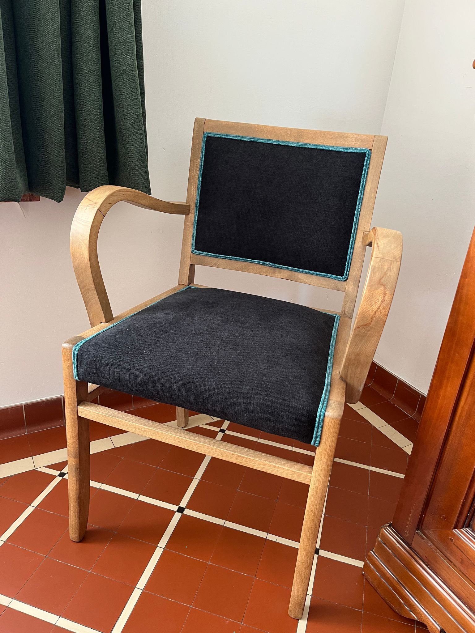 Chaise accoudoirs arrondis garnissage refait