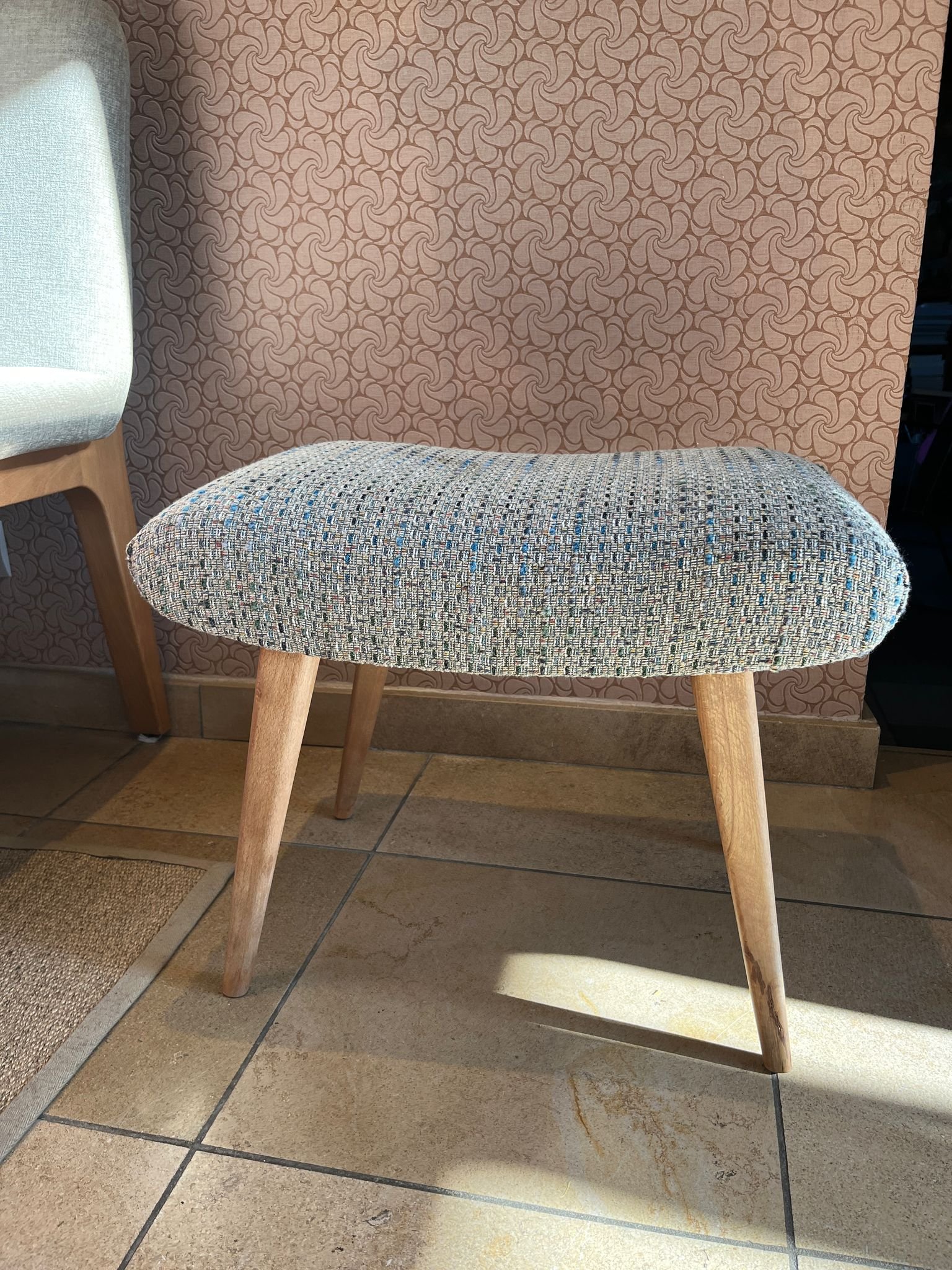 Tabouret gris garnissage refait