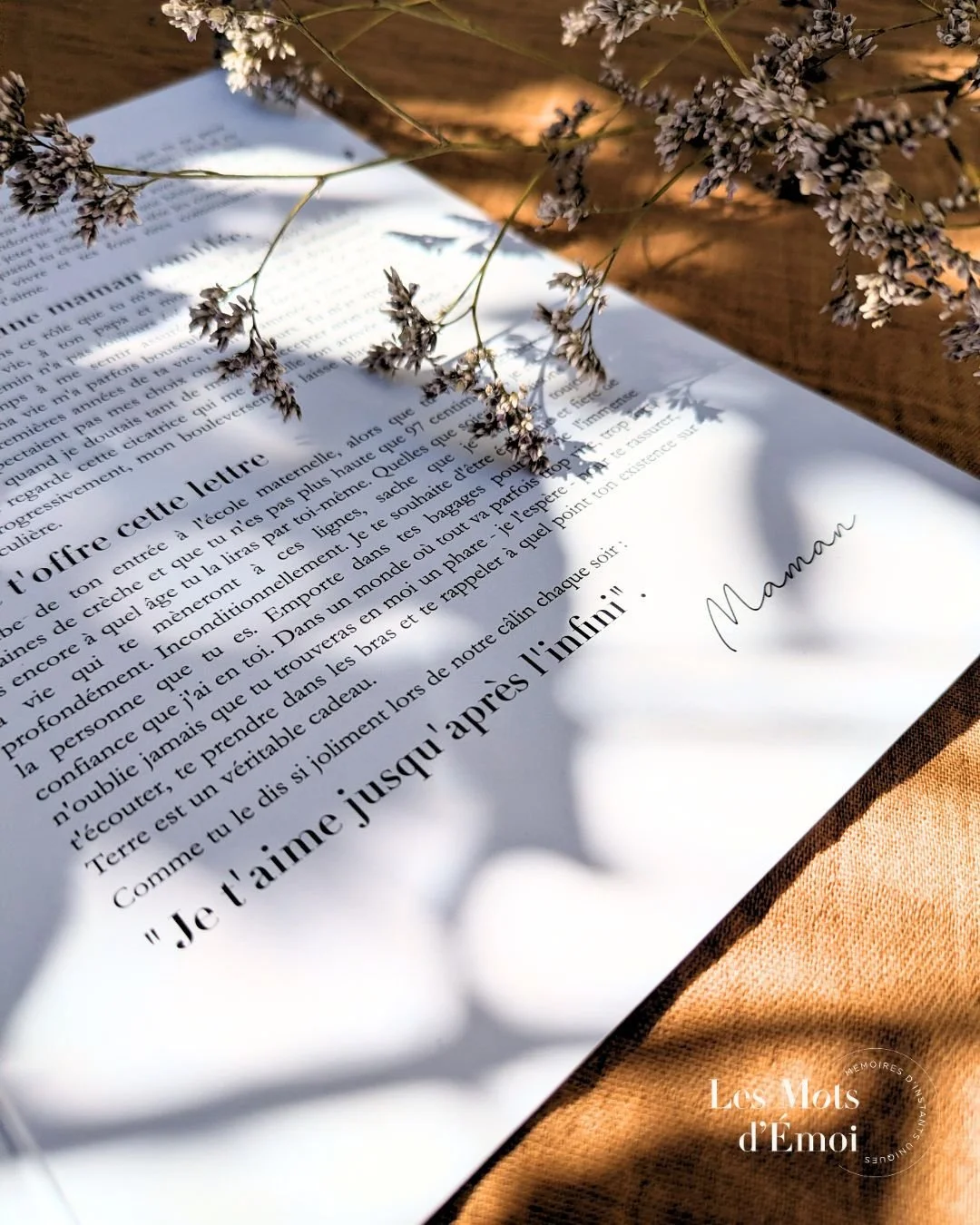 L'image représente une lettre à mon enfant (ou à son bébé, à son ado), un cadeau personnalisé, symbolique et émouvant d’une maman à son enfant, écrit par une biographe, illustré d’une photo et imprimé sur papier d’art.