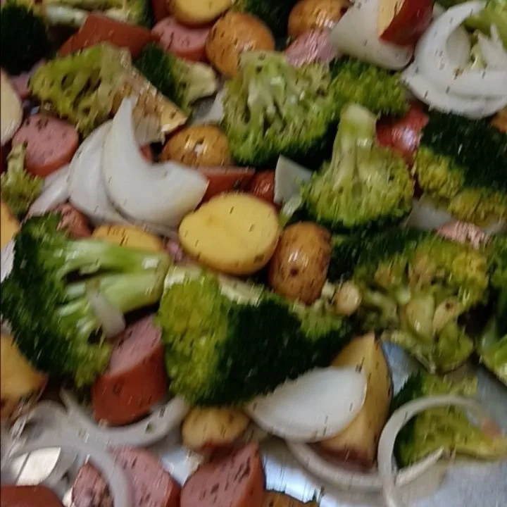 I prepared this  Smoked Turkey Sausage Sheet Pan meal for my gluten-free folks last night.....

💙-Chef Kia