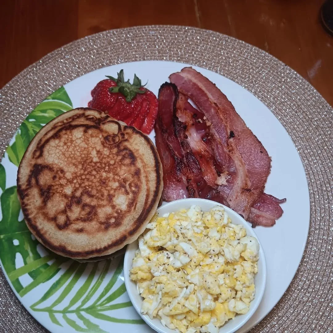 Last night Madison requested Breakfast for dinner.....and it went a lil like this.....another quick and easy meal for the win🏆....

💙-Chef Kia
