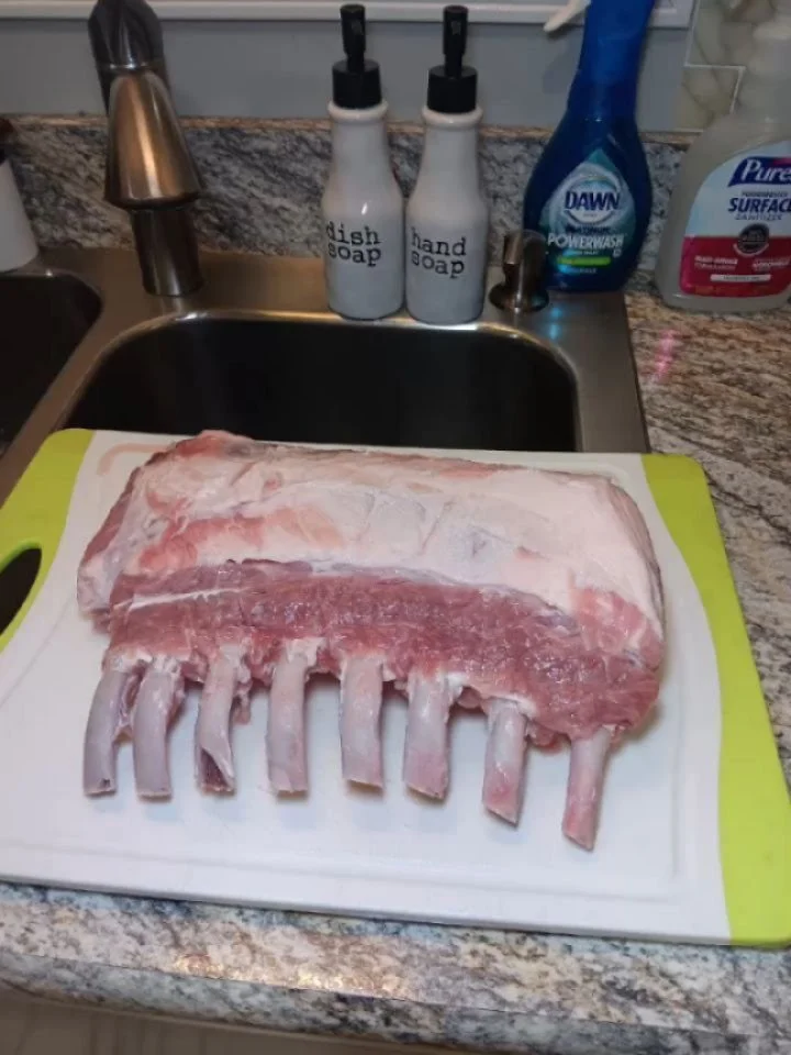 I think I did good for my first time frenching this rack of pork.....🤪.

#sunday #dinner loading.....

💙-Chef Kia 

#foodtiktok #chef #fyp