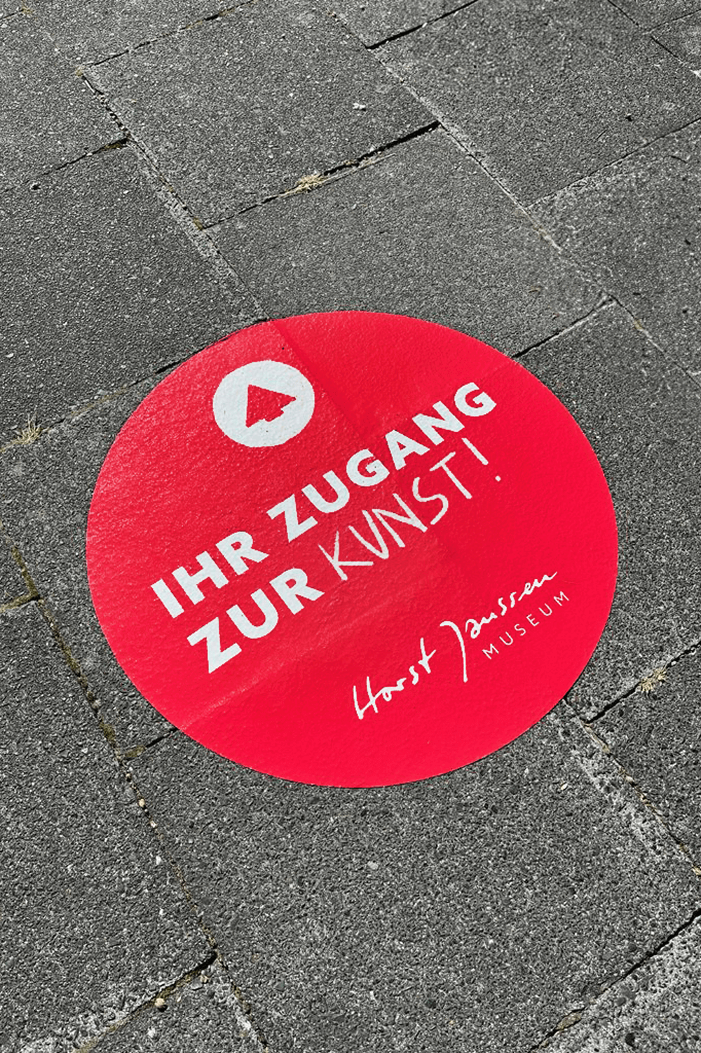 horst-janssen_fussbodenaufkleber_wegefuehrung.png