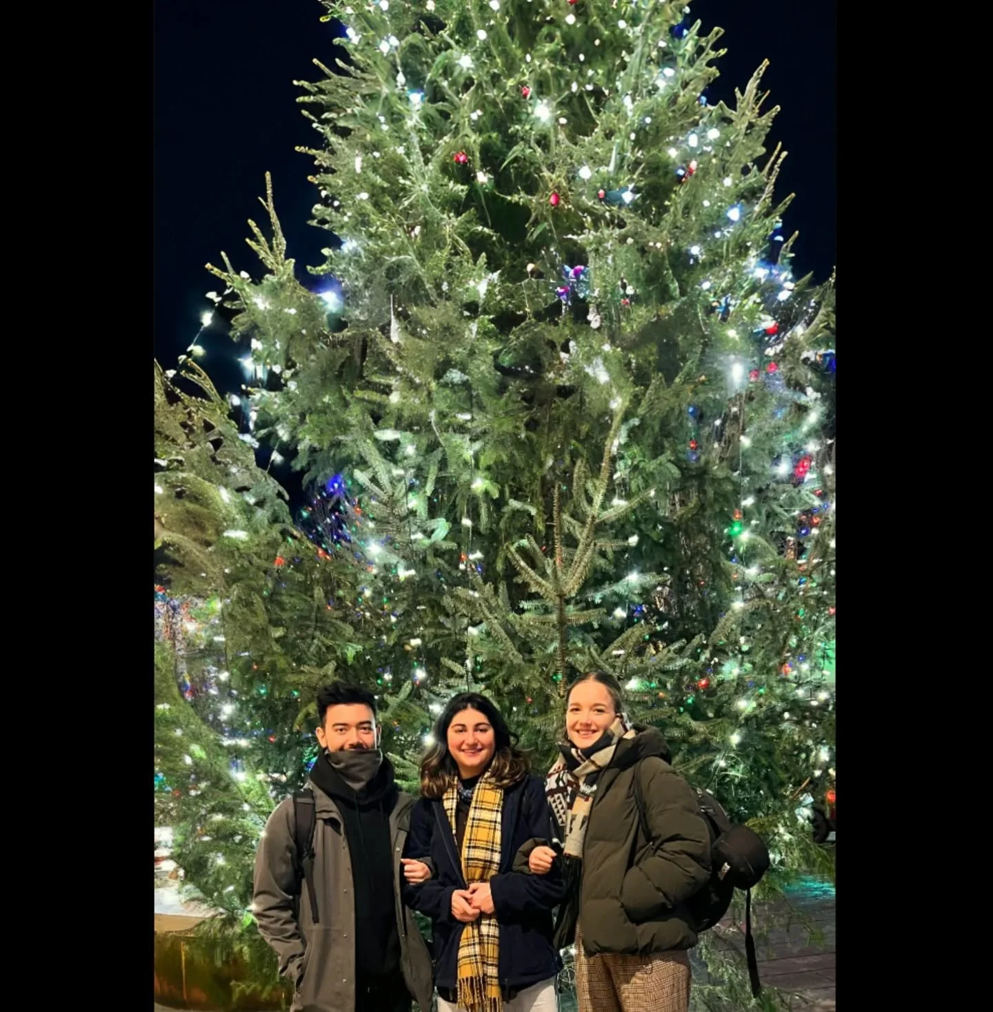 Happy Holidays from the Arisontos! ☃️🎄🕯️ 

This Christmas we are giving away Ezo 🎁 Make sure to follow+share to be in with a chance to win 🎅

#horntrio #chambermusic #violin #horn #piano #hornplayer #pianist #violinist #holidays #christmas #hohoh