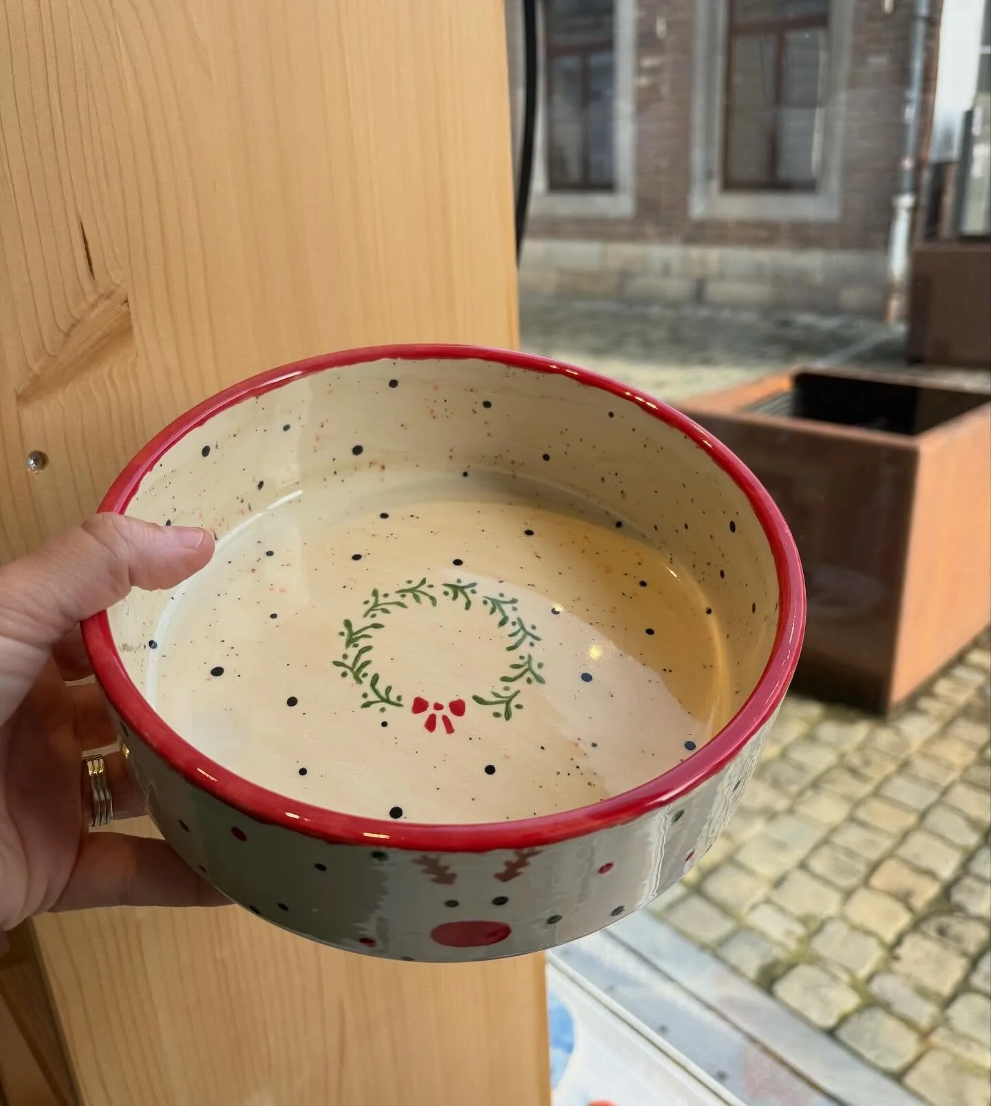 🎨✨ Plongez dans la magie de No&euml;l &agrave; l&rsquo;atelier ! ✨🎨

Envie d&rsquo;un moment cr&eacute;atif tout doux dans une ambiance cocooning ? Venez nous retrouver dans notre atelier de peinture sur c&eacute;ramique &agrave; Spa 🏡💫

Entre am