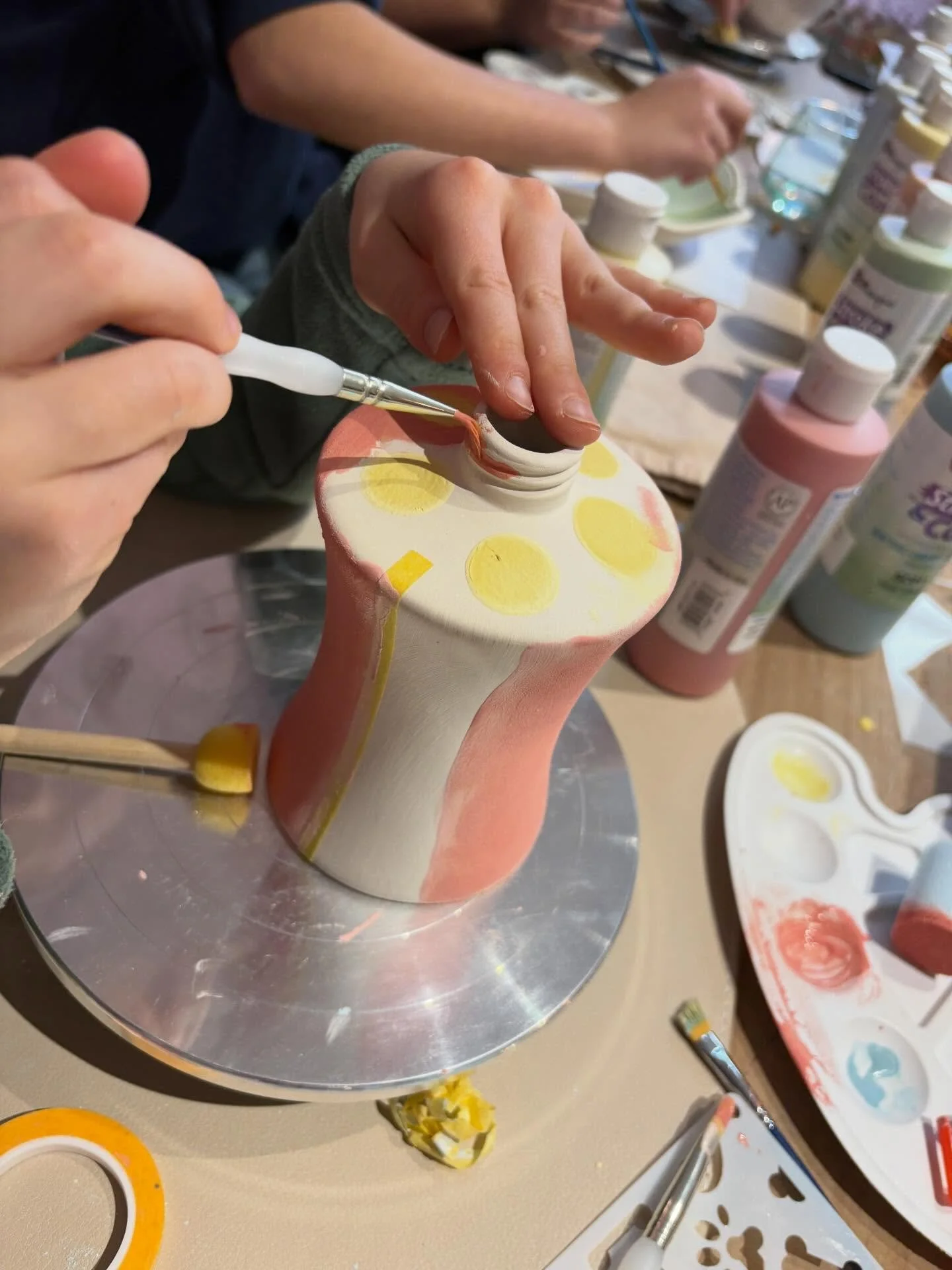 🎨✨ Vos cr&eacute;ations prennent vie chez Spa Poterie ! ✨🎨

Quelle fiert&eacute; de voir vos magnifiques r&eacute;alisations sortir de l&rsquo;atelier ! 🌿
Tasses, assiettes, bols, pi&egrave;ces uniques&hellip; chaque objet raconte une histoire et 