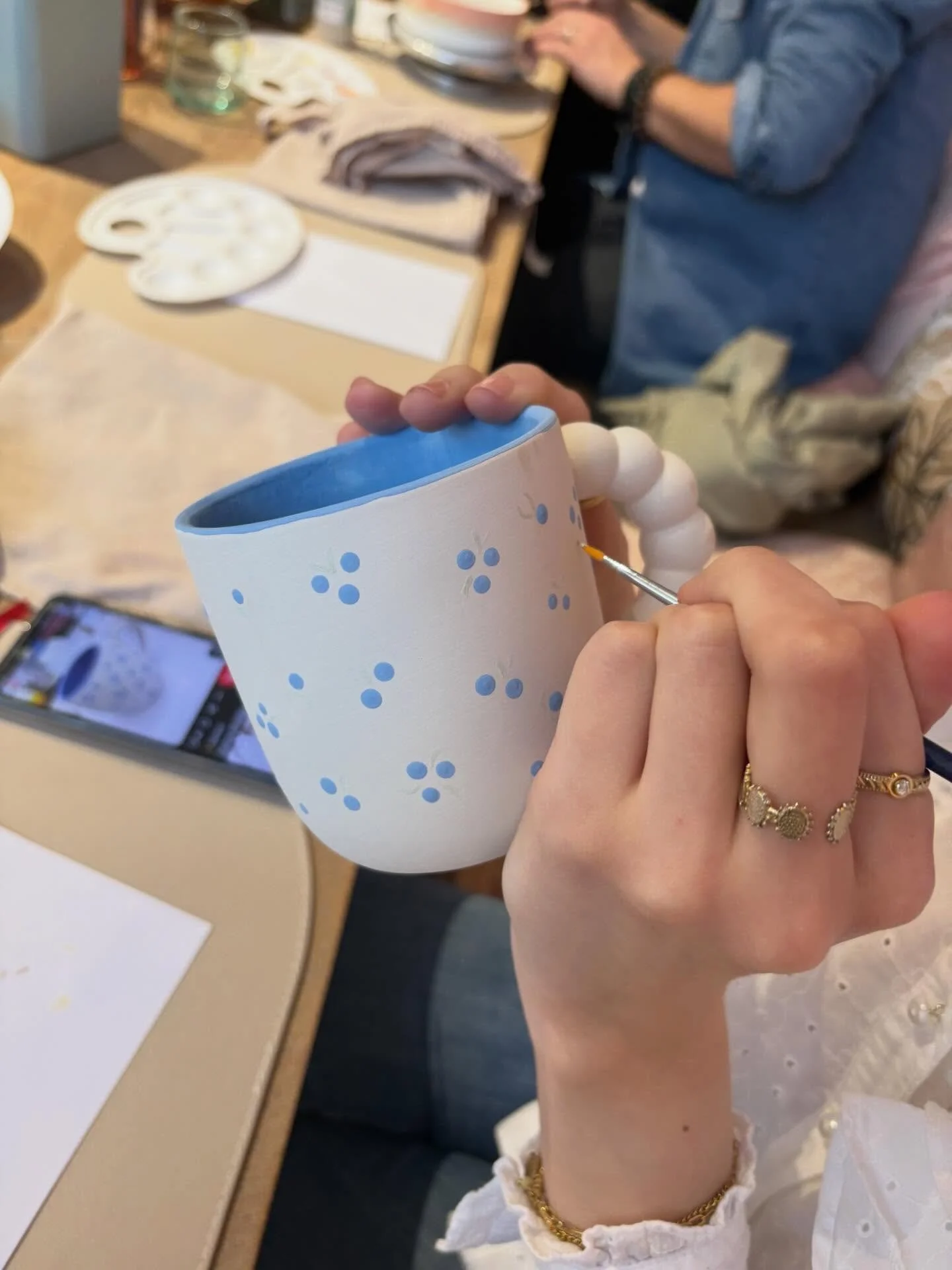 ✨ Retour sur ces magnifiques moments &agrave; l&rsquo;atelier ✨

Voir vos mains donner vie aux c&eacute;ramiques est toujours un vrai bonheur&hellip; 🎨🖌️
Merci &agrave; chacun d&rsquo;entre vous pour votre confiance, votre fid&eacute;lit&eacute; et