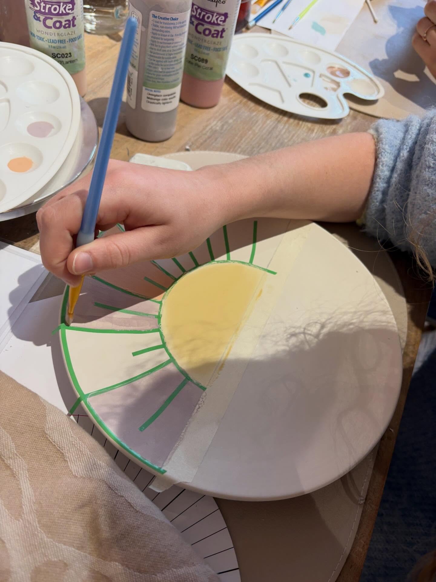 🎨 Bienvenue chez Spa Poterie 🏺

Un atelier chaleureux d&eacute;di&eacute; &agrave; la peinture sur c&eacute;ramique, o&ugrave; chacun peut laisser parler sa cr&eacute;ativit&eacute; ✨ Que vous veniez seul(e), entre amis ou en famille, profitez d&rs