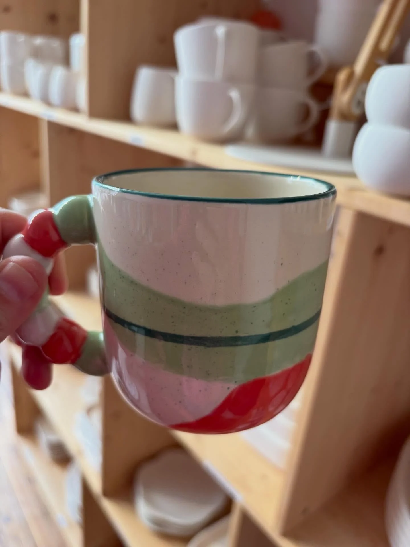 ✨ Laisse parler ta cr&eacute;ativit&eacute; chez Spa Poterie ✨

Envie d&rsquo;un moment de d&eacute;tente et de cr&eacute;ation ? 🎨
Bienvenue dans notre atelier de peinture sur c&eacute;ramique, un espace chaleureux o&ugrave; chacun peut exprimer so