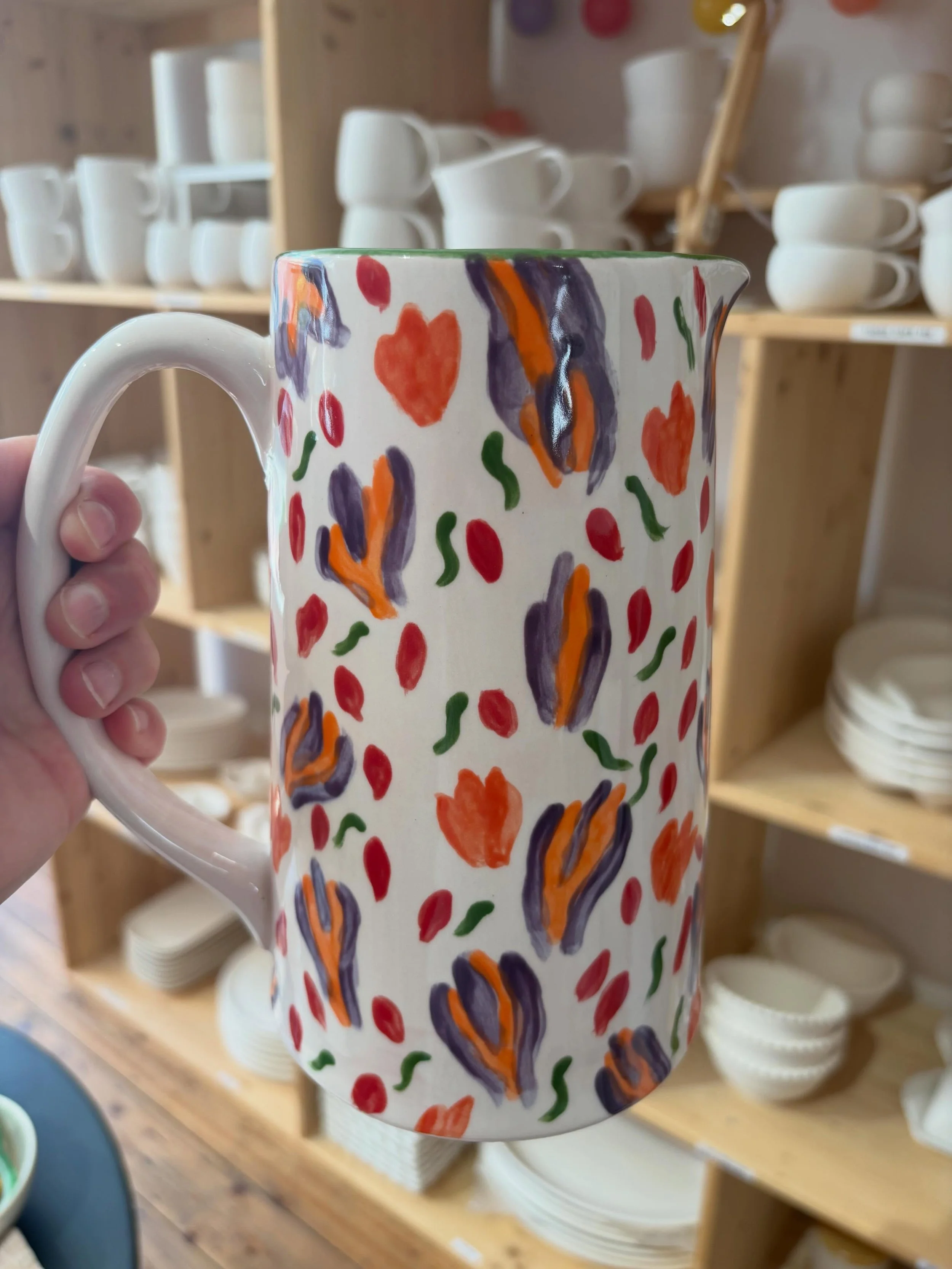 ✨ Un moment de cr&eacute;ativit&eacute;, de douceur&hellip; et beaucoup de jolies cr&eacute;ations 💛💙🩷

Chez Spa Poterie, chaque pi&egrave;ce raconte une histoire : un moment partag&eacute;, une inspiration du jour, une pause hors du temps 🎨

Nou