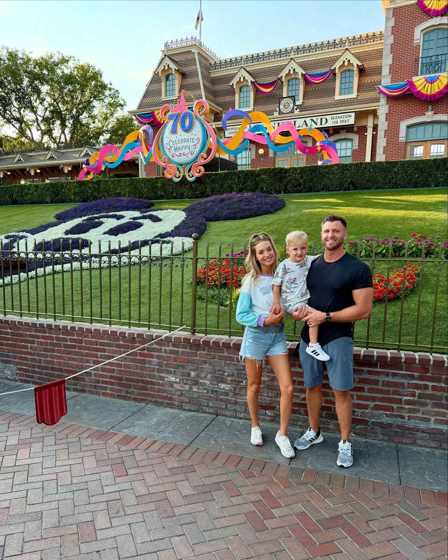 The best big brother trip for the best big brother there ever was! We had ourselves a time at the Disneyland 70th anniversary celebration and spent 4 wonderful days together, just the 3 of us (like old times) 🏰