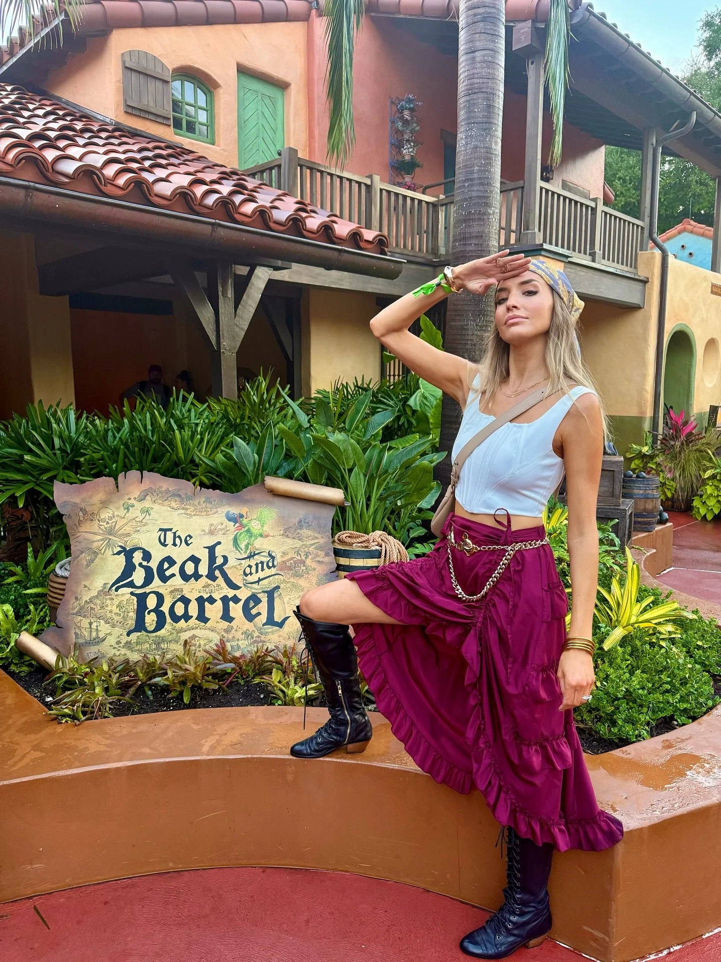 A mARRRRRRGARITA for me!! Checking out the new Beak and Barrel bar at Magic Kingdom with my fellow sea wenches! A fun kick-off to our VacationeerCON yearly conference 🏴&zwj;☠️