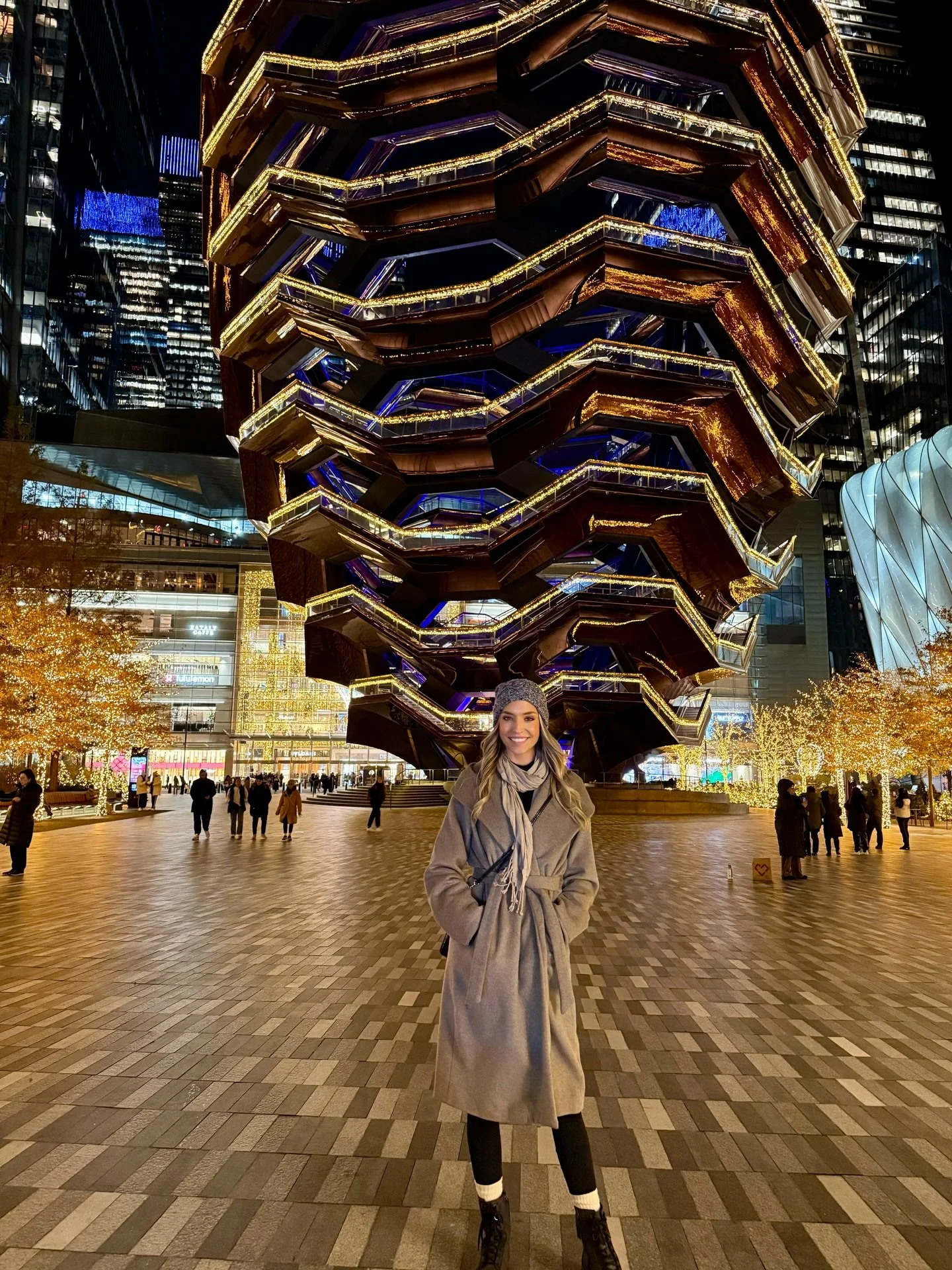 Back like I never left! 
I am double the age that I was when my parents dropped me off in Manhattan at the ripe age of 17 to chase my modeling career. That was 17 years ago now and yet the city still feels like some form of home - A ghost of a past l