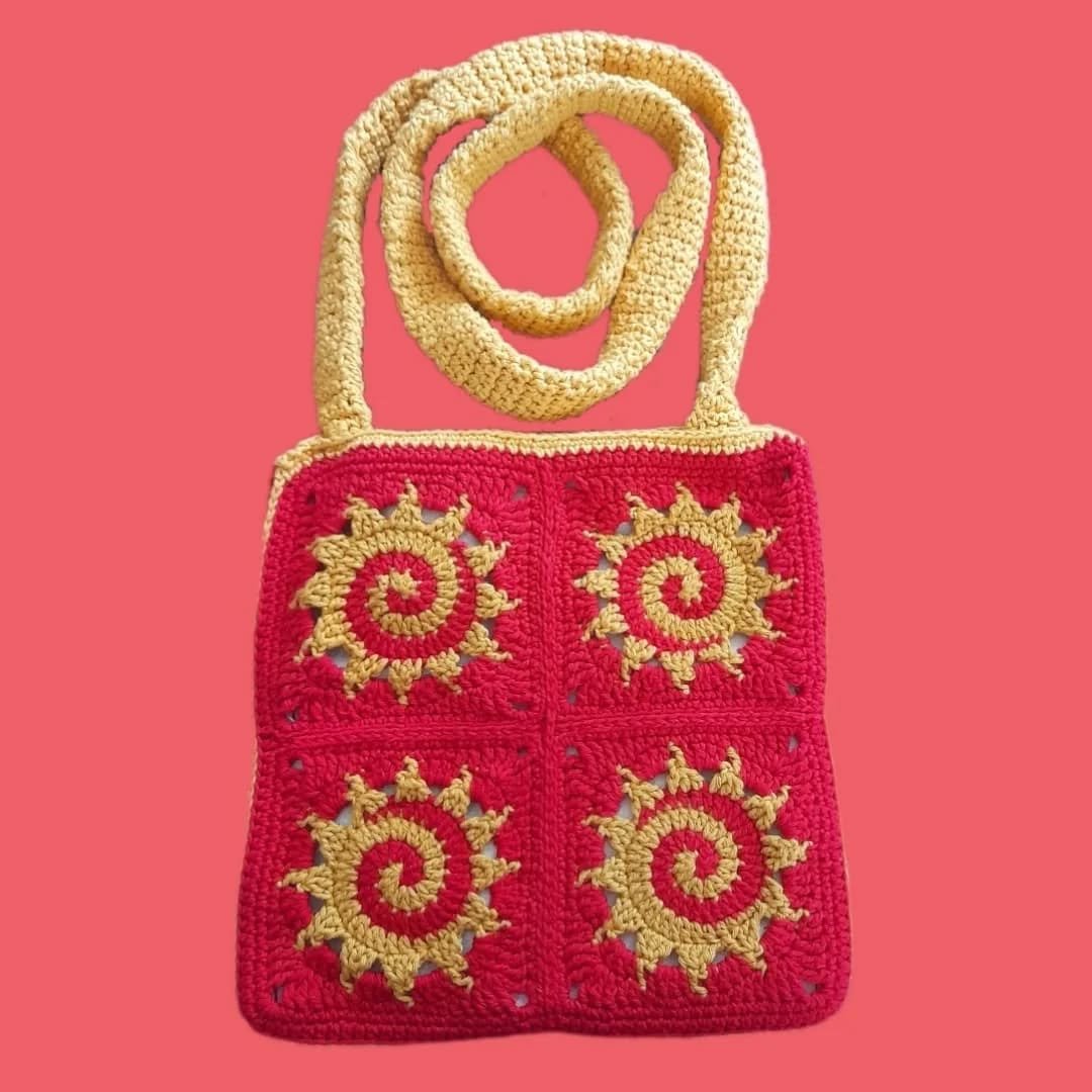 A Sun Swirl tote bag ☀️ I hand-sewed the cotton lining and attached it inside the bag by making a chain stitch along the top of the lining and crocheting into those stitches. The straps are w e a k, but he's just a little guy and only really carrie