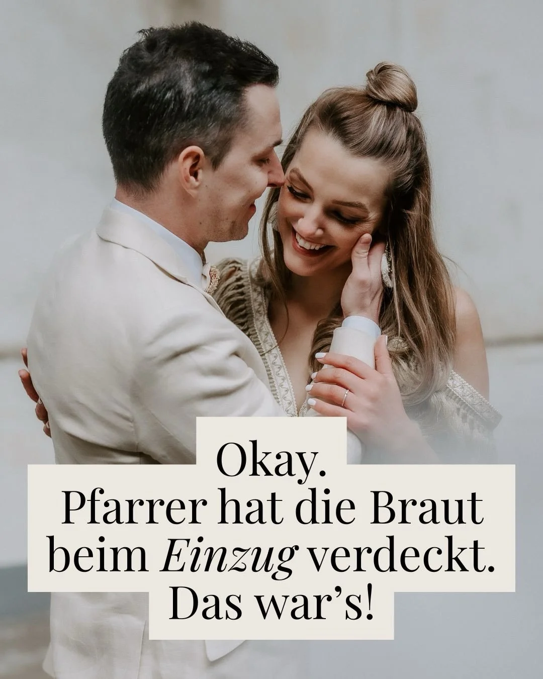 Der erste Kuss. Ich krieg heute noch Herzklopfen, wenn er kommt. 🤍

Aber fr&uuml;her, und da bin ich ehrlich, war das pure Anspannung&hellip;. Vor allem wenn ich die ganzen Messdiener gesehen habe&hellip; weil sie ja was verdecken k&ouml;nnten. 😓😅