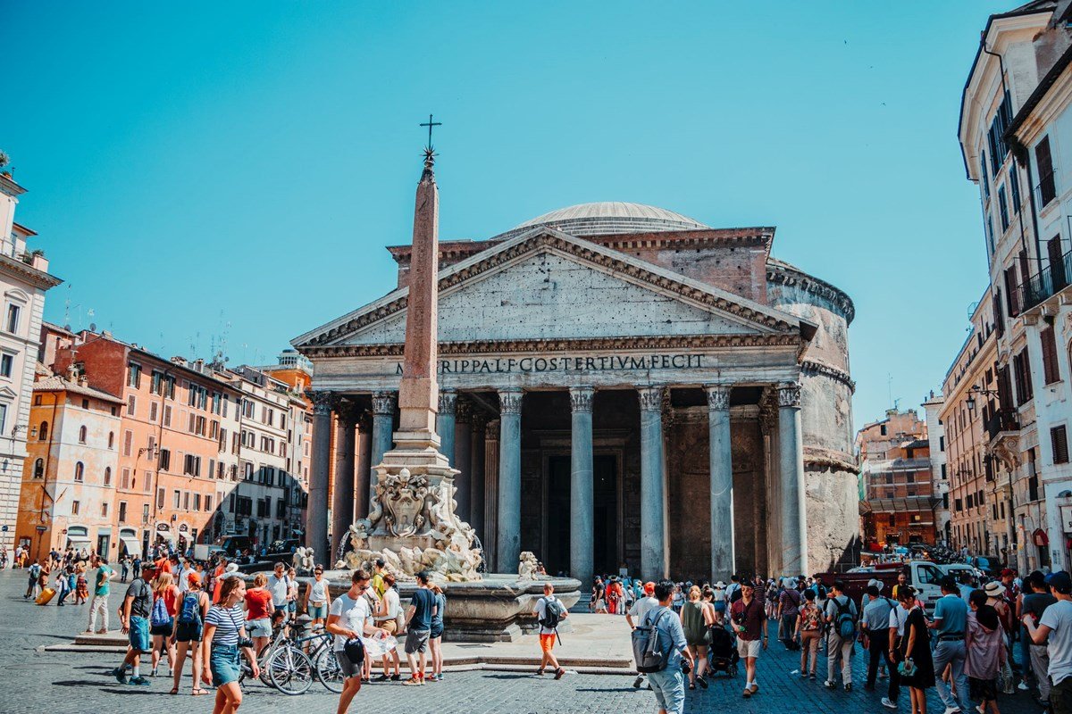 rome-pantheon-with-crowd-stock.jpg
