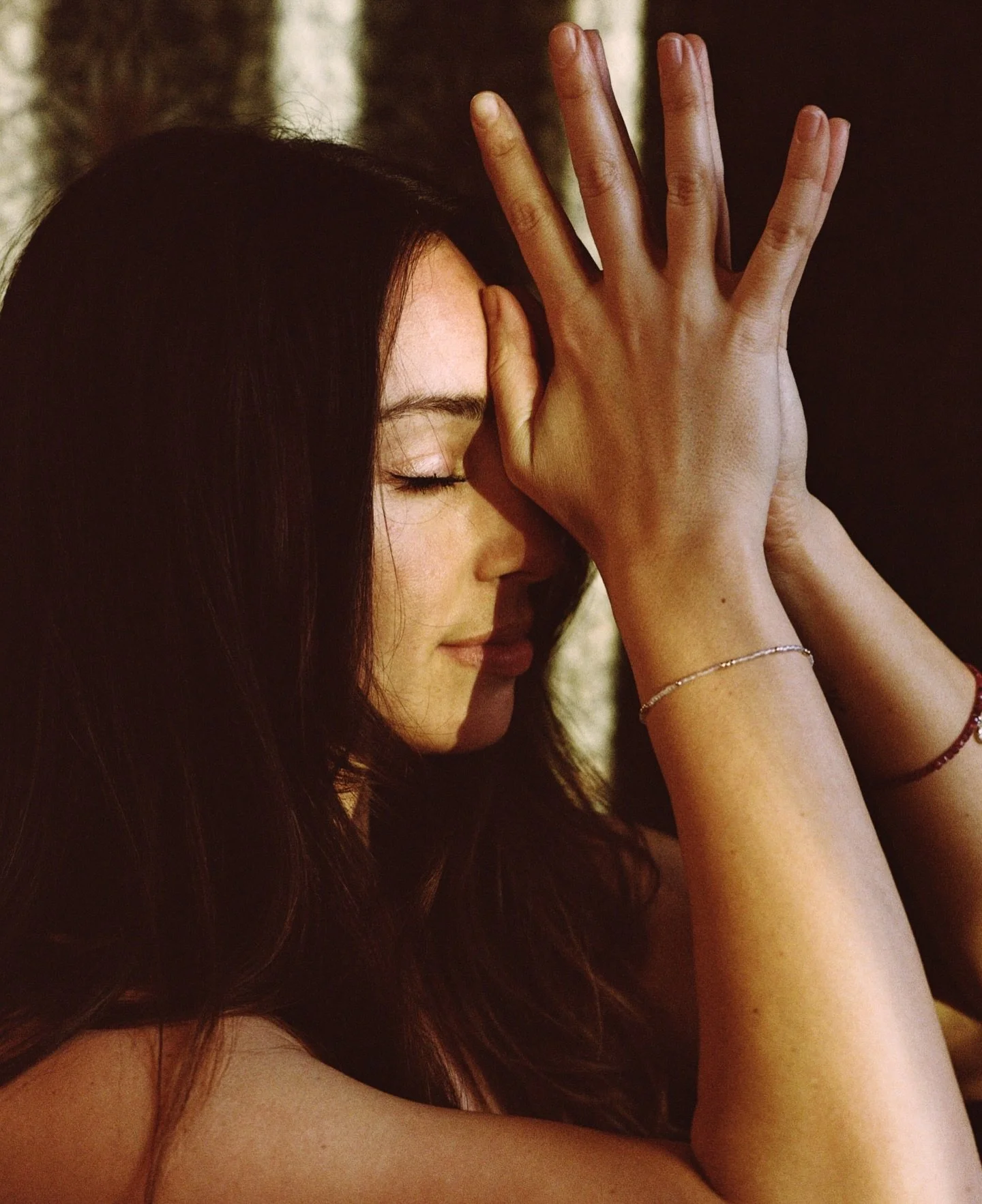 Less interference and input, more noticing and creating space for what&rsquo;s already there -𝓽𝓱𝓮 𝓮𝓷𝓮𝓻𝓰𝔂 𝓸𝓯 𝓪𝓷𝓳𝓪 𝓬𝓱𝓪𝓴𝓻𝓪 - now in the wild grace wellness universe