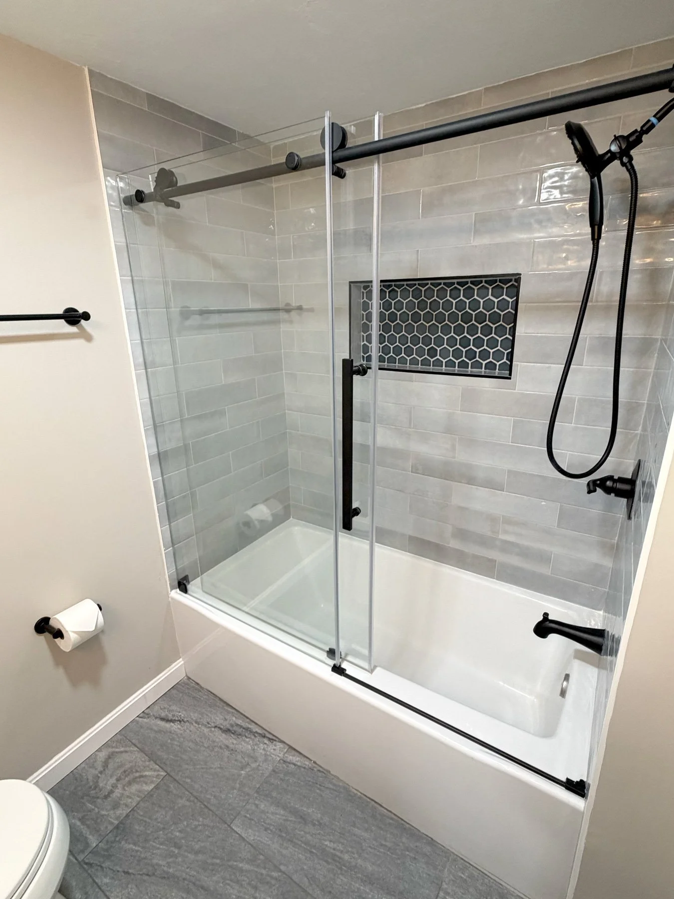 37-Burt-second-fl-bathtub.jpg
