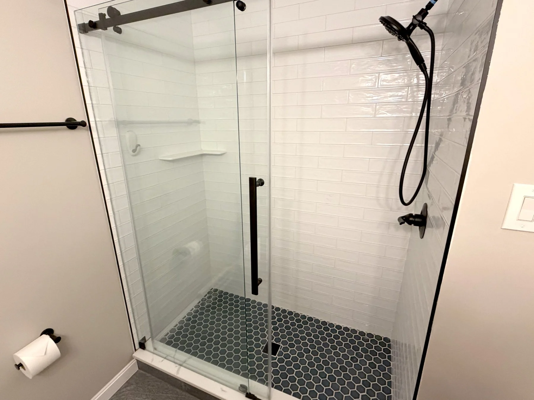 23-Burt-first-fl-bath-shower.jpg
