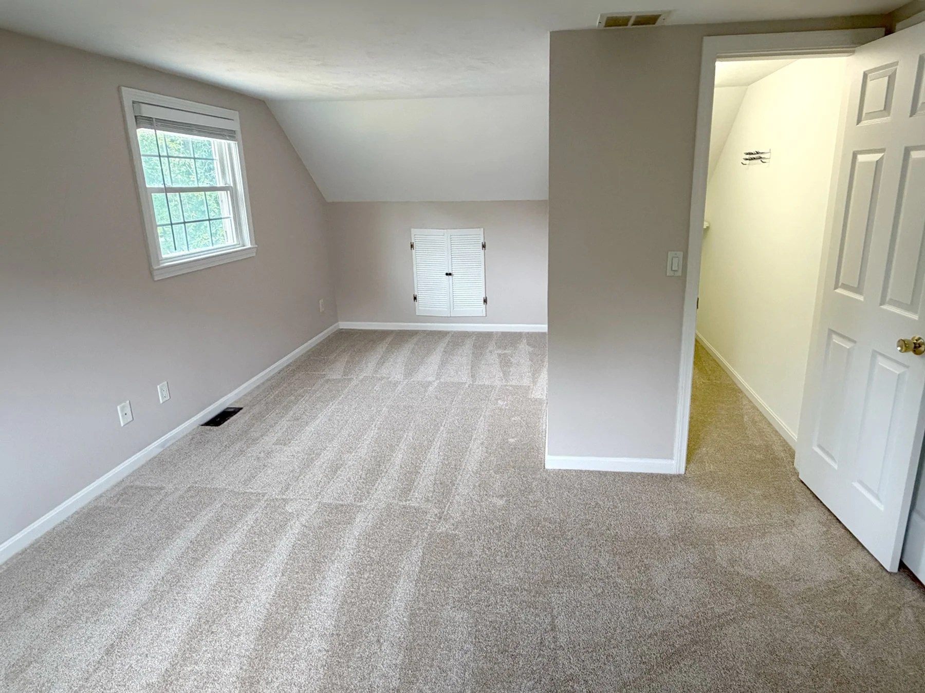 Bedroom carpet is brand new. Never lived on.