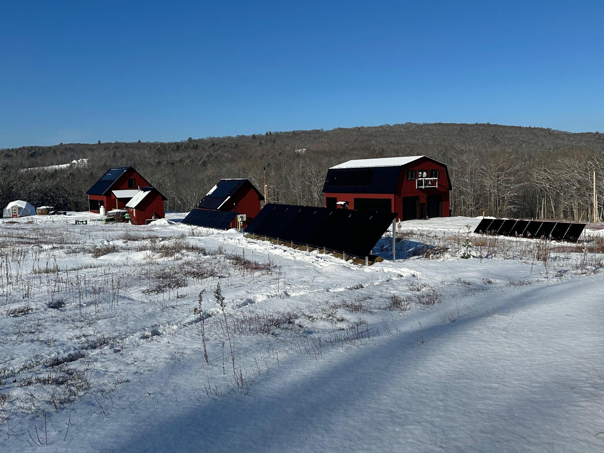 2025 Solar Production, Electricity Use, Battery SOC, and Generator Use