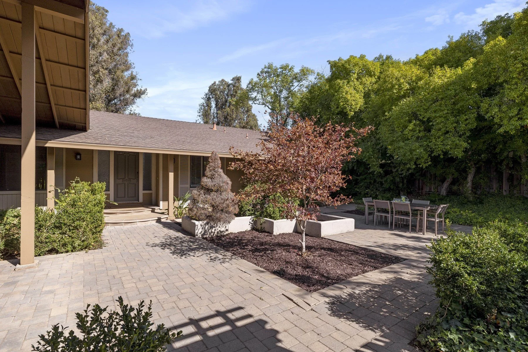 834 Mesa exterior.jpg